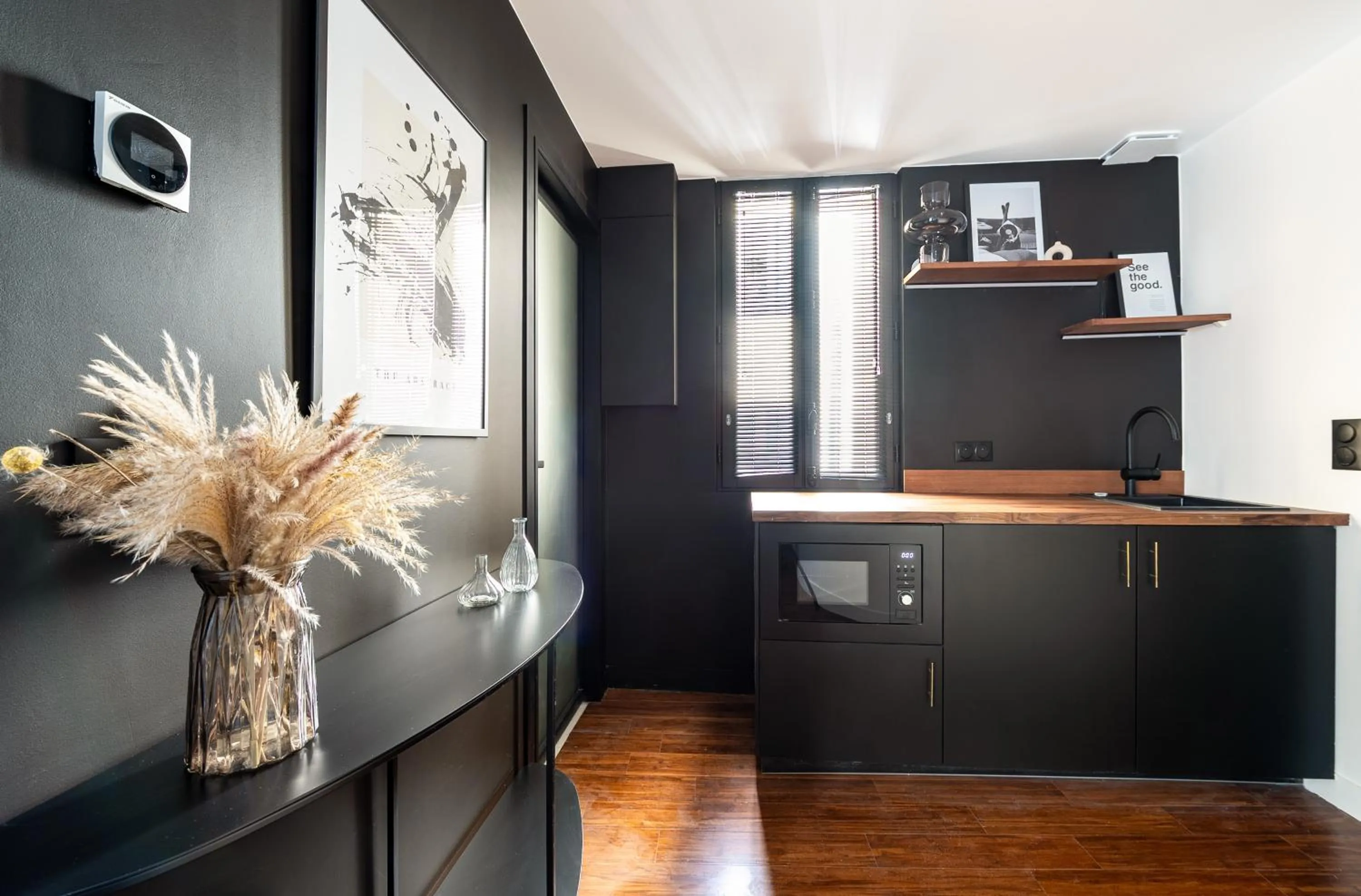 Kitchen or kitchenette in Makom Montmartre