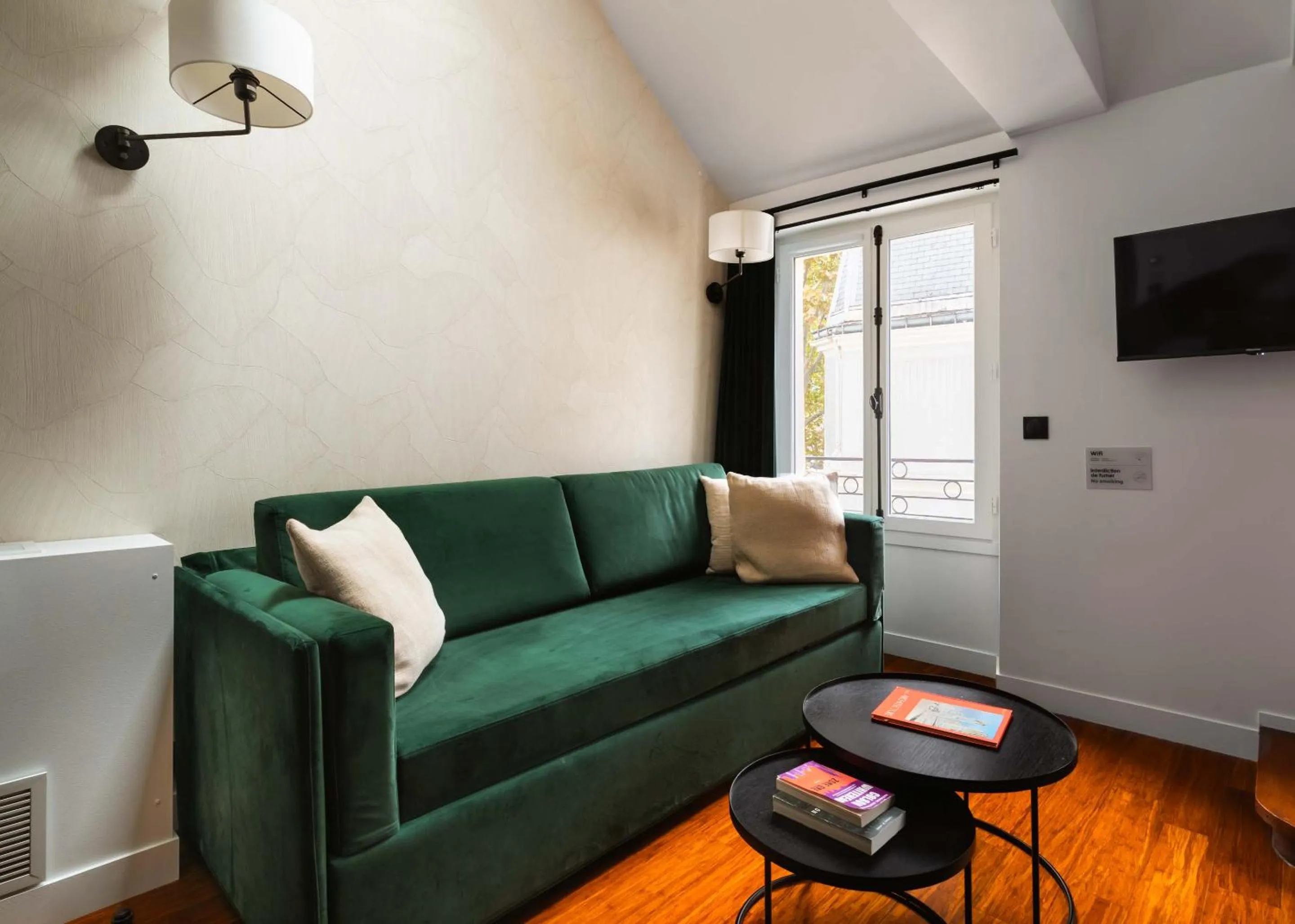 TV and multimedia in Limehome Paris Montmartre