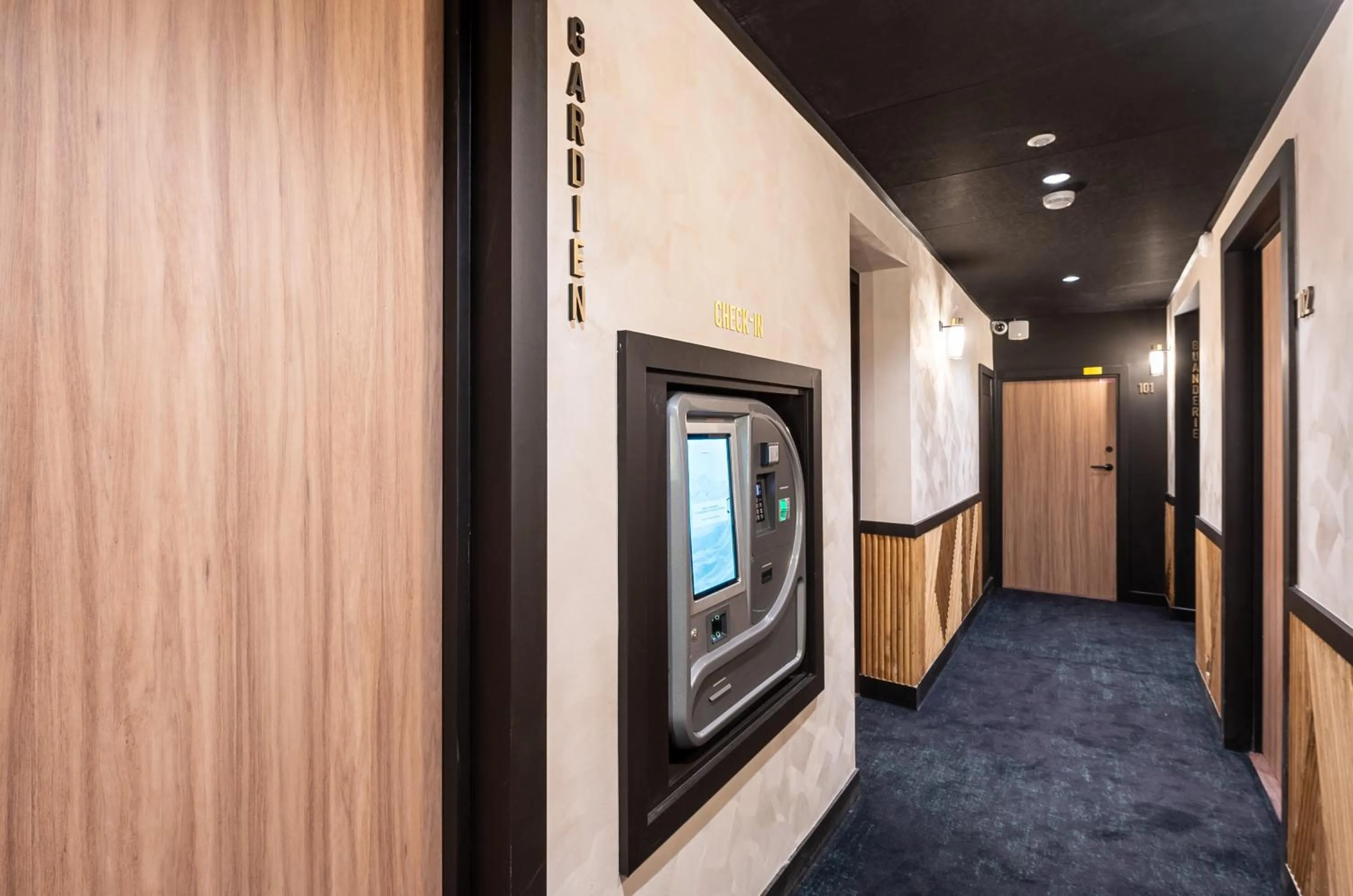 Lobby or reception in Makom Montmartre