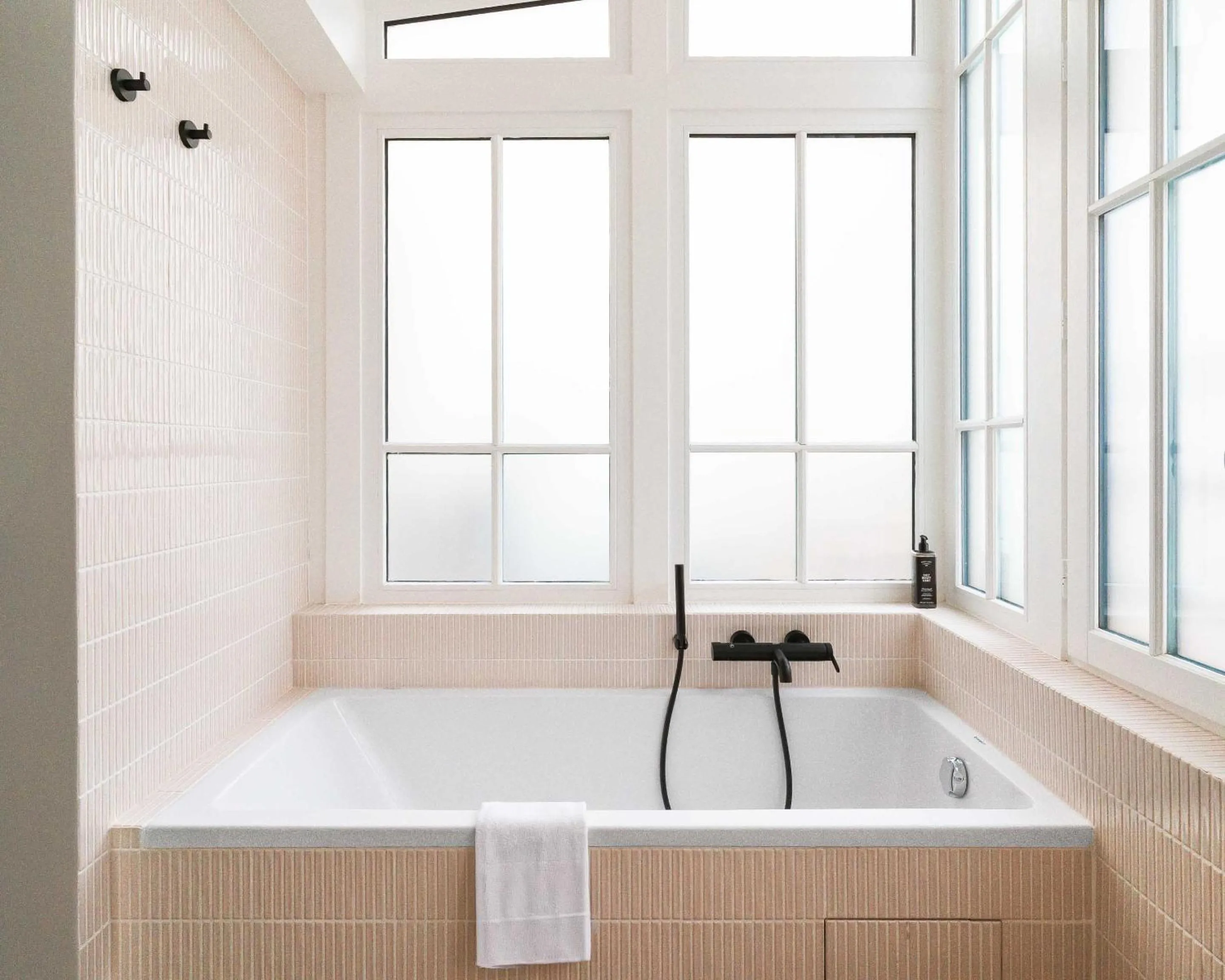 Bathroom in Limehome Paris Montmartre