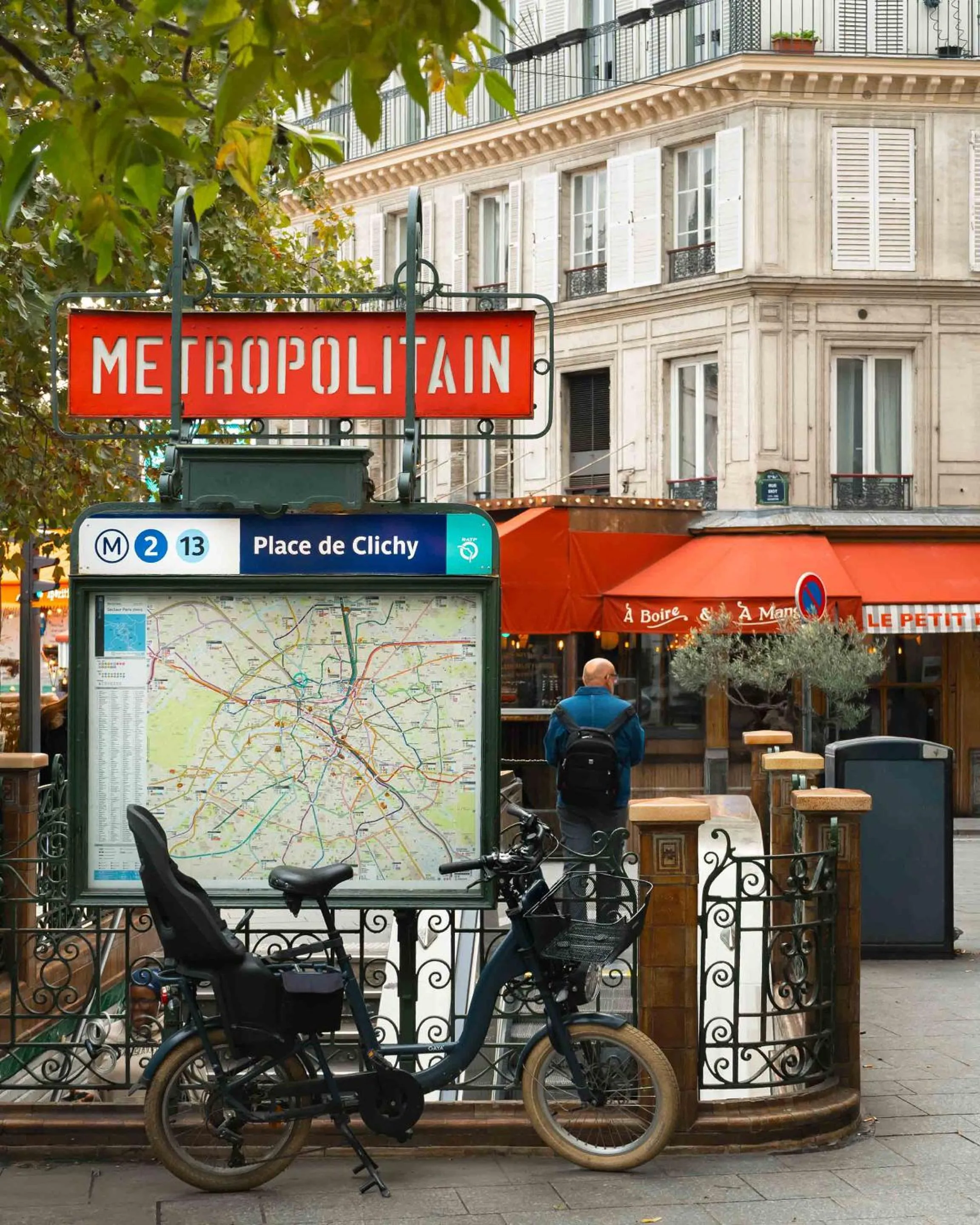 Neighbourhood in Limehome Paris Montmartre