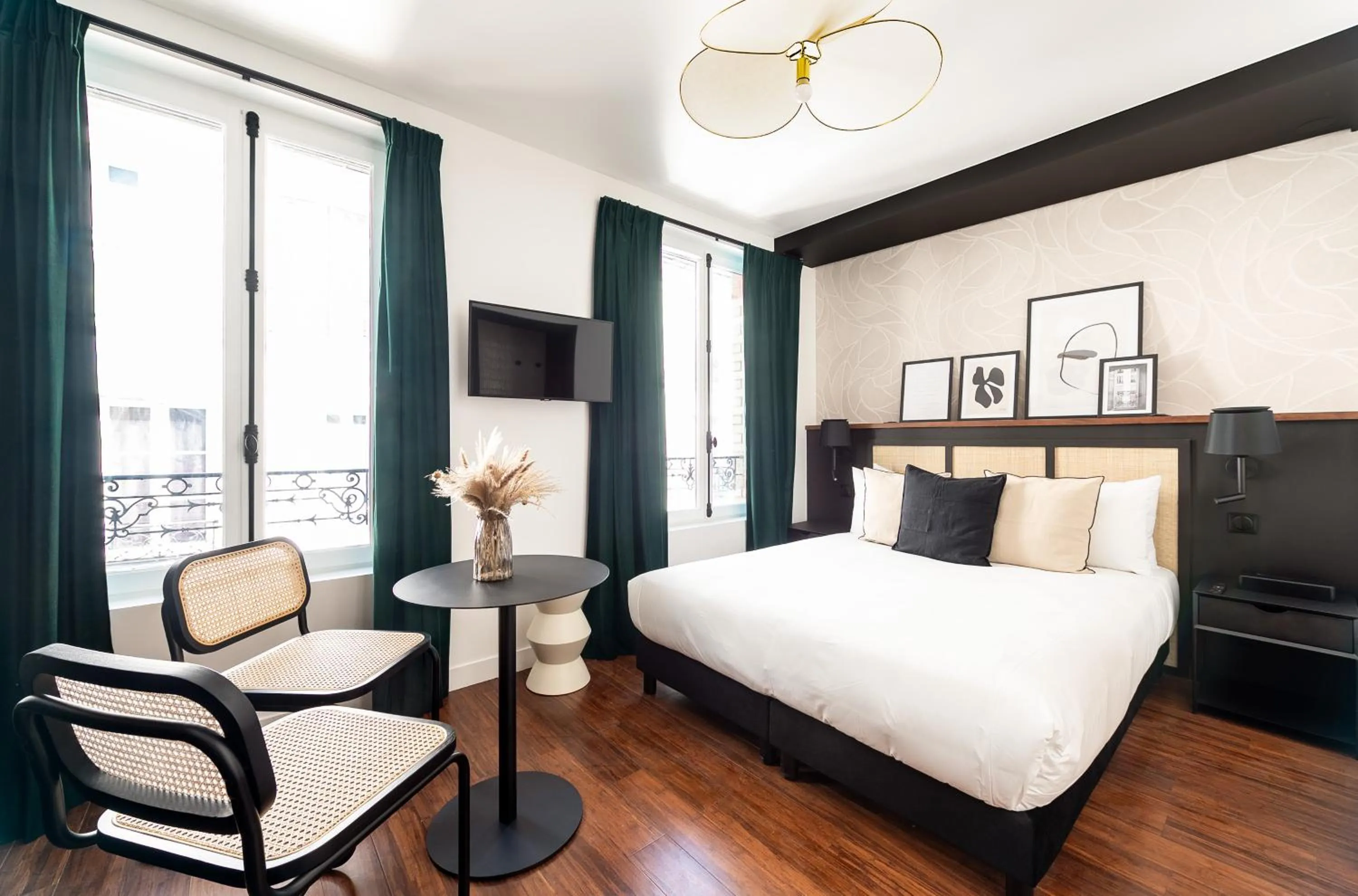 Bed in Makom Montmartre