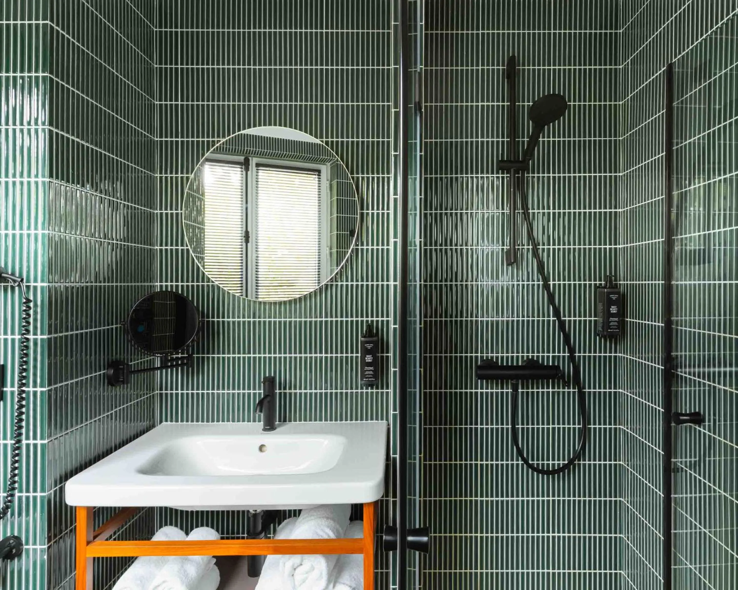 Shower in Limehome Paris Montmartre