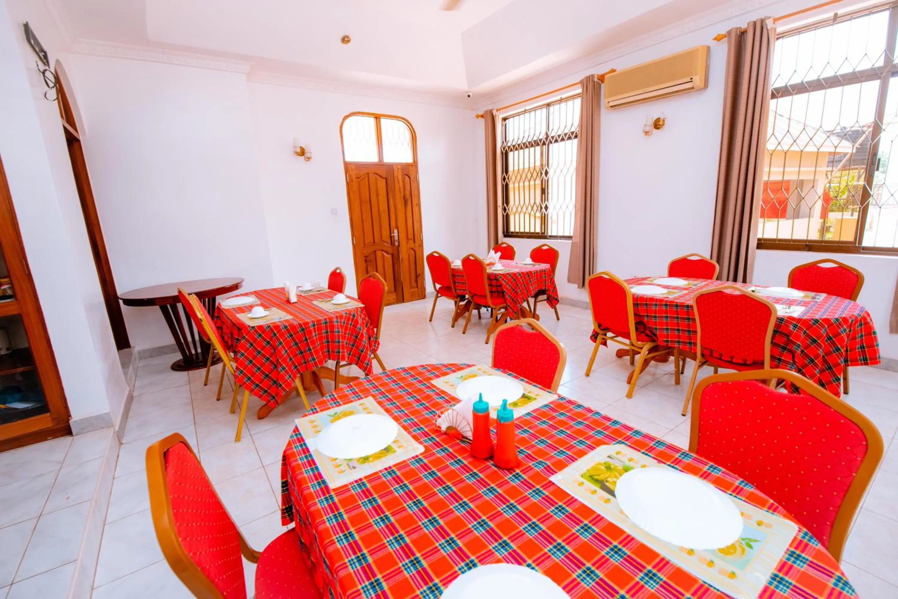 Restaurant/places to eat in WILIVINA HOTEL