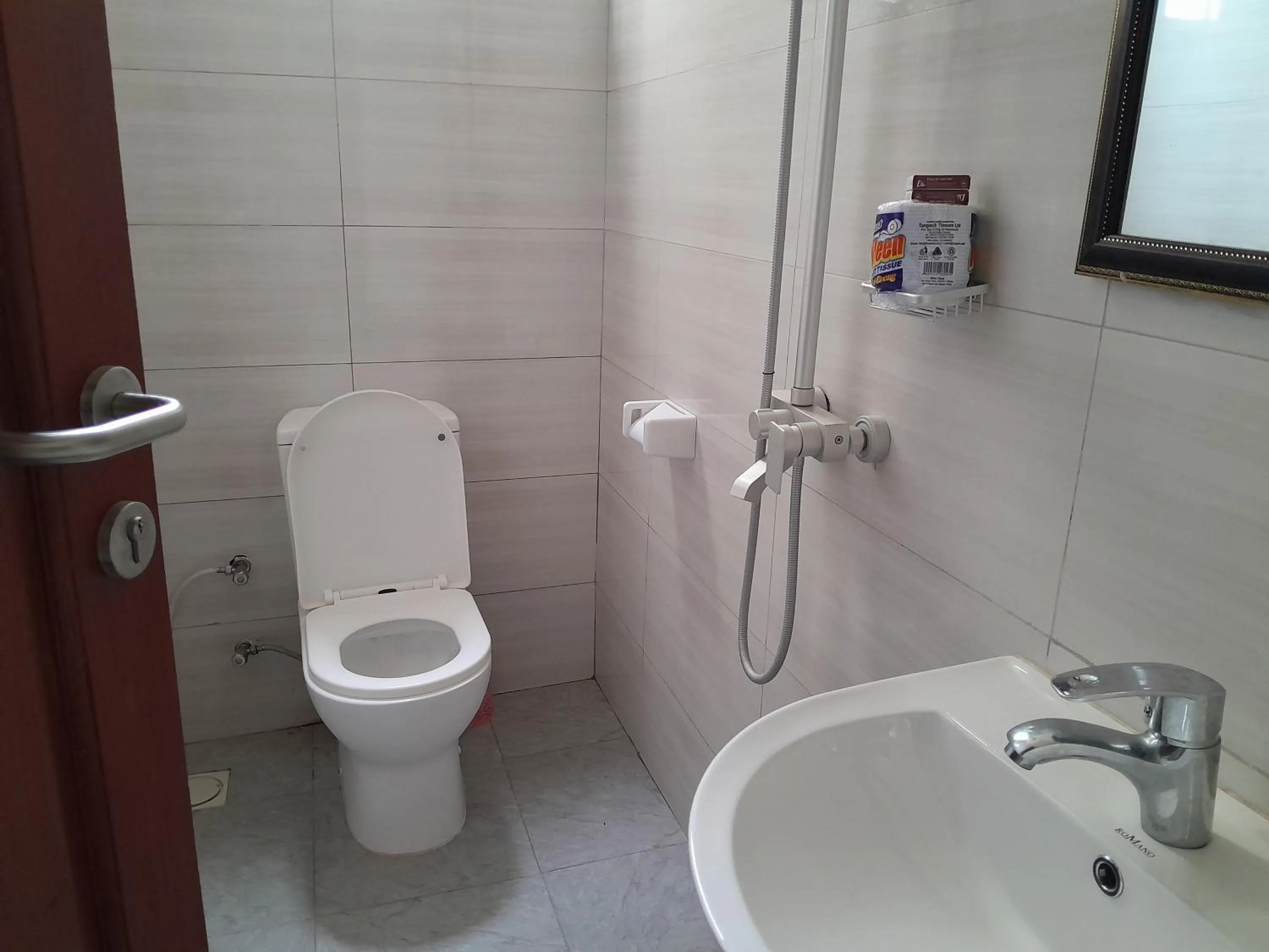 Shower in WILIVINA HOTEL