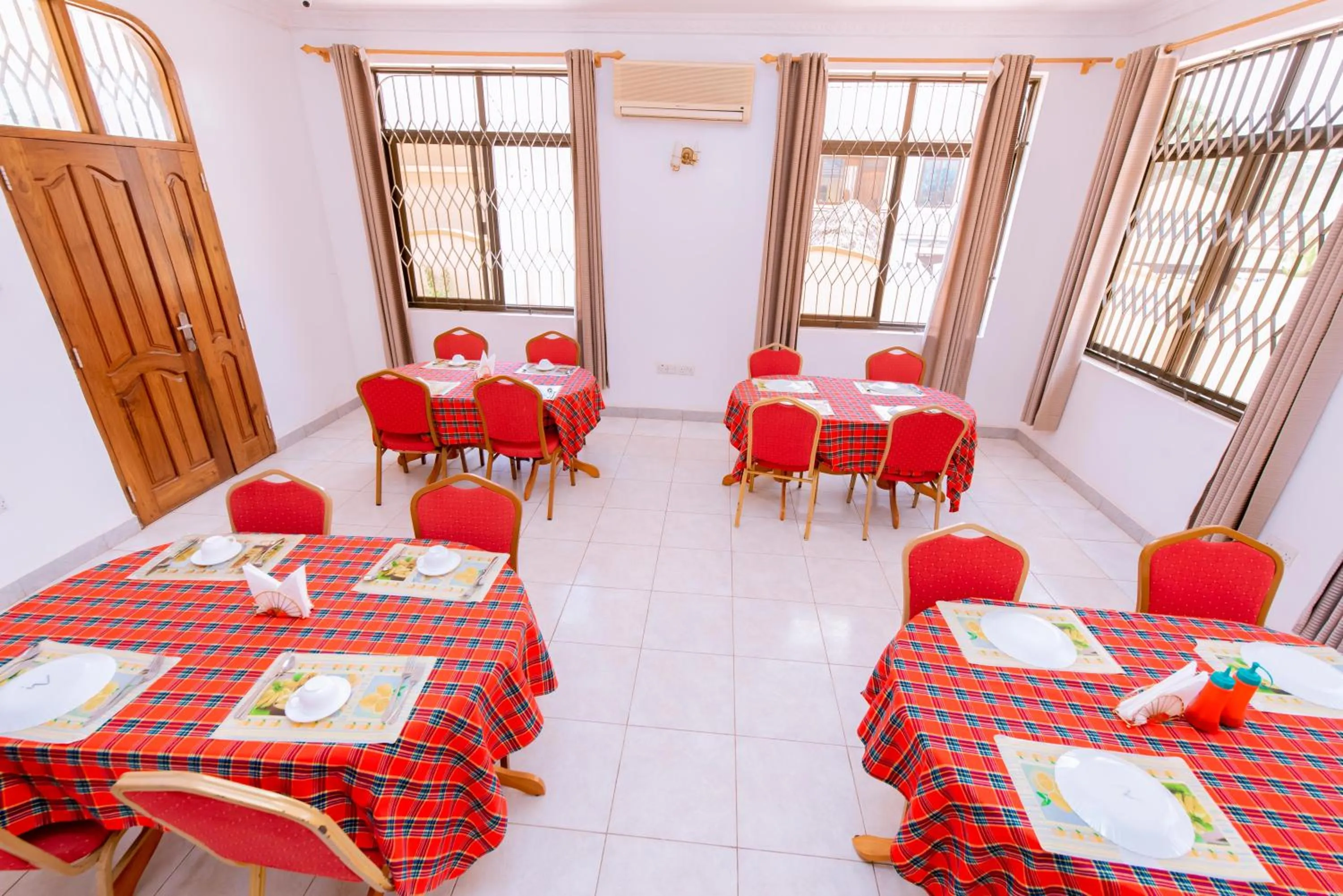 Restaurant/places to eat in WILIVINA HOTEL