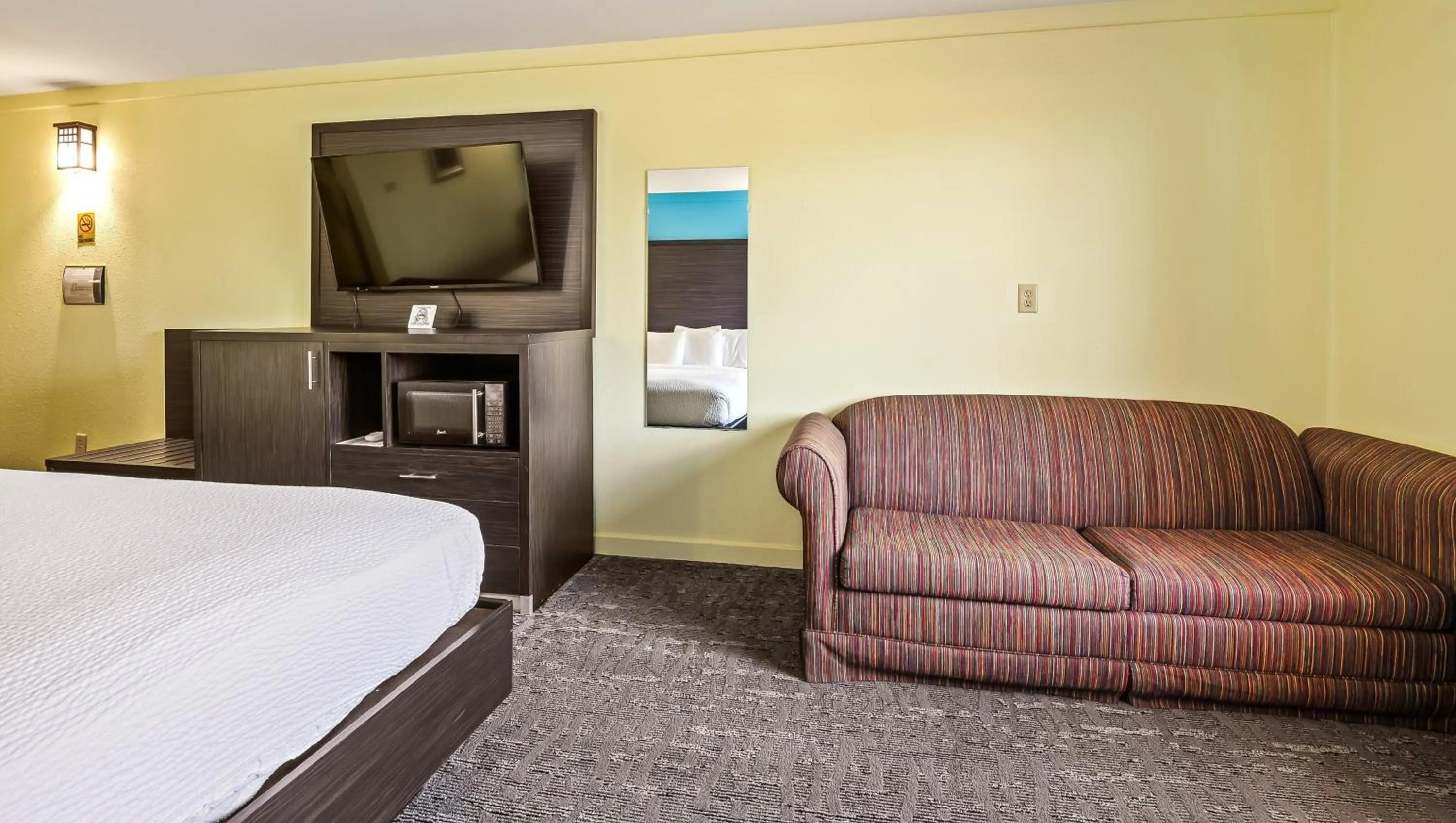 TV and multimedia, Bed in Wildwood Inn