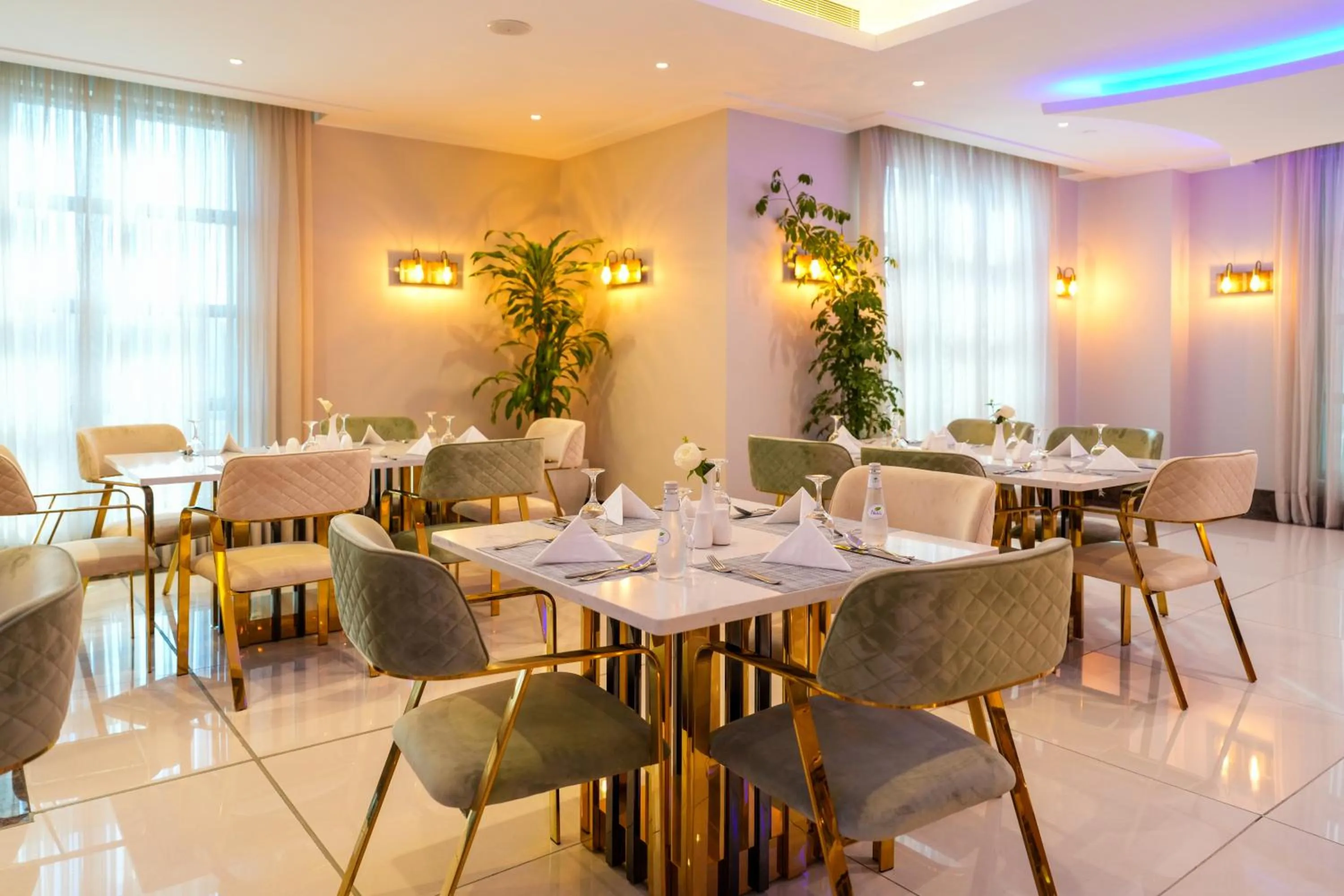 Restaurant/places to eat in Paradise Nice Hotel Jeddah