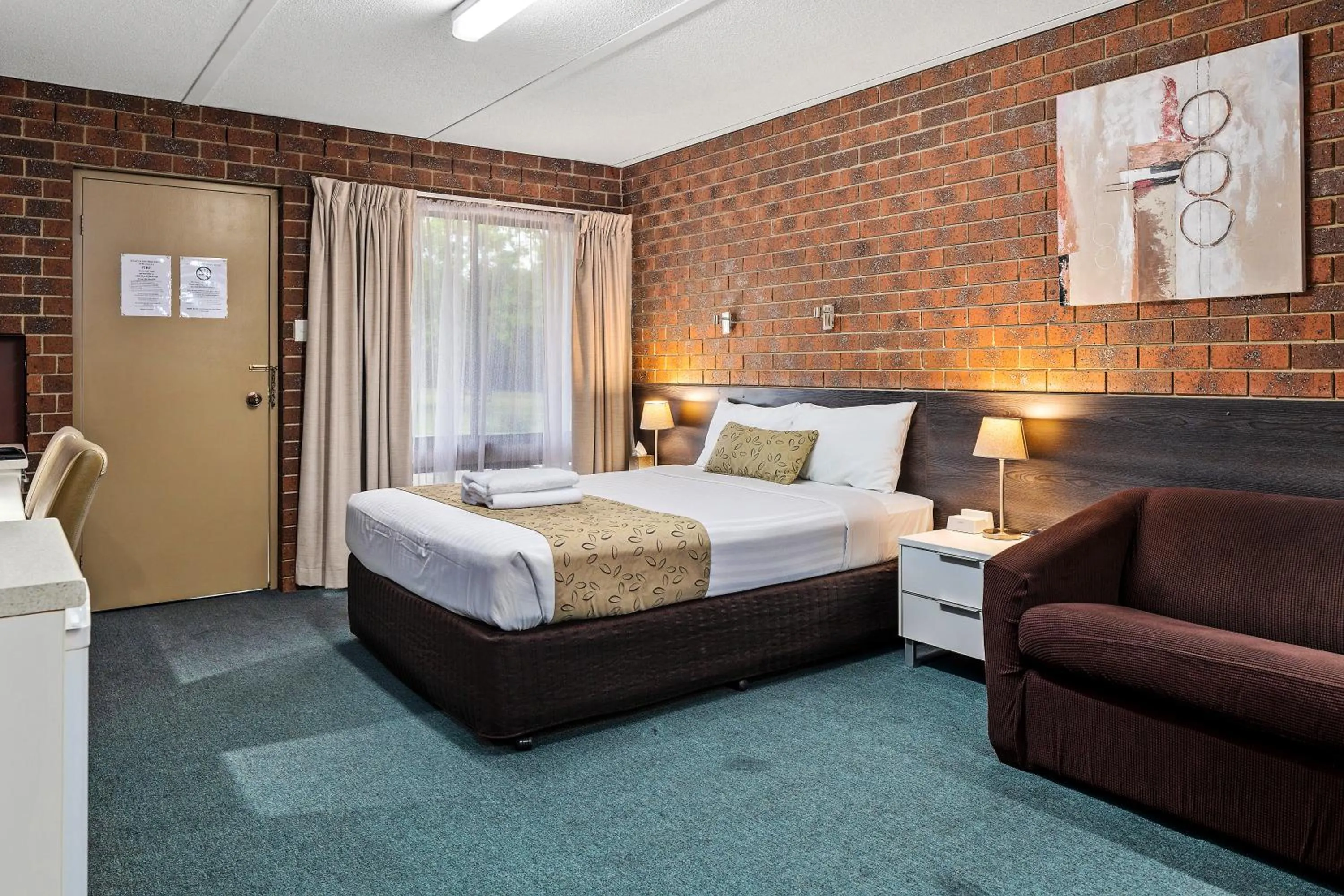 Photo of the whole room, Bed in Healesville Motor Inn