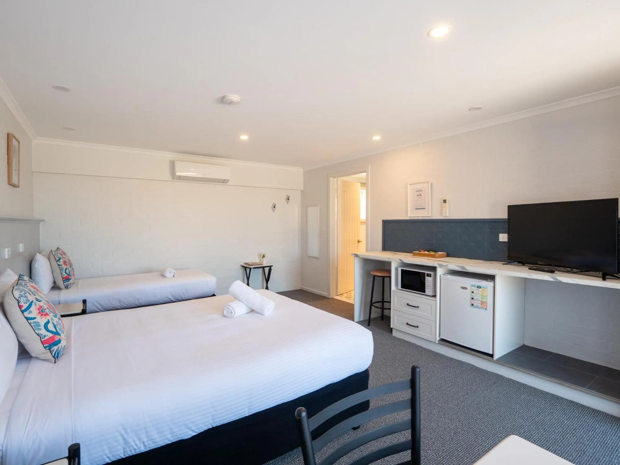 Heritage House Motel & Units