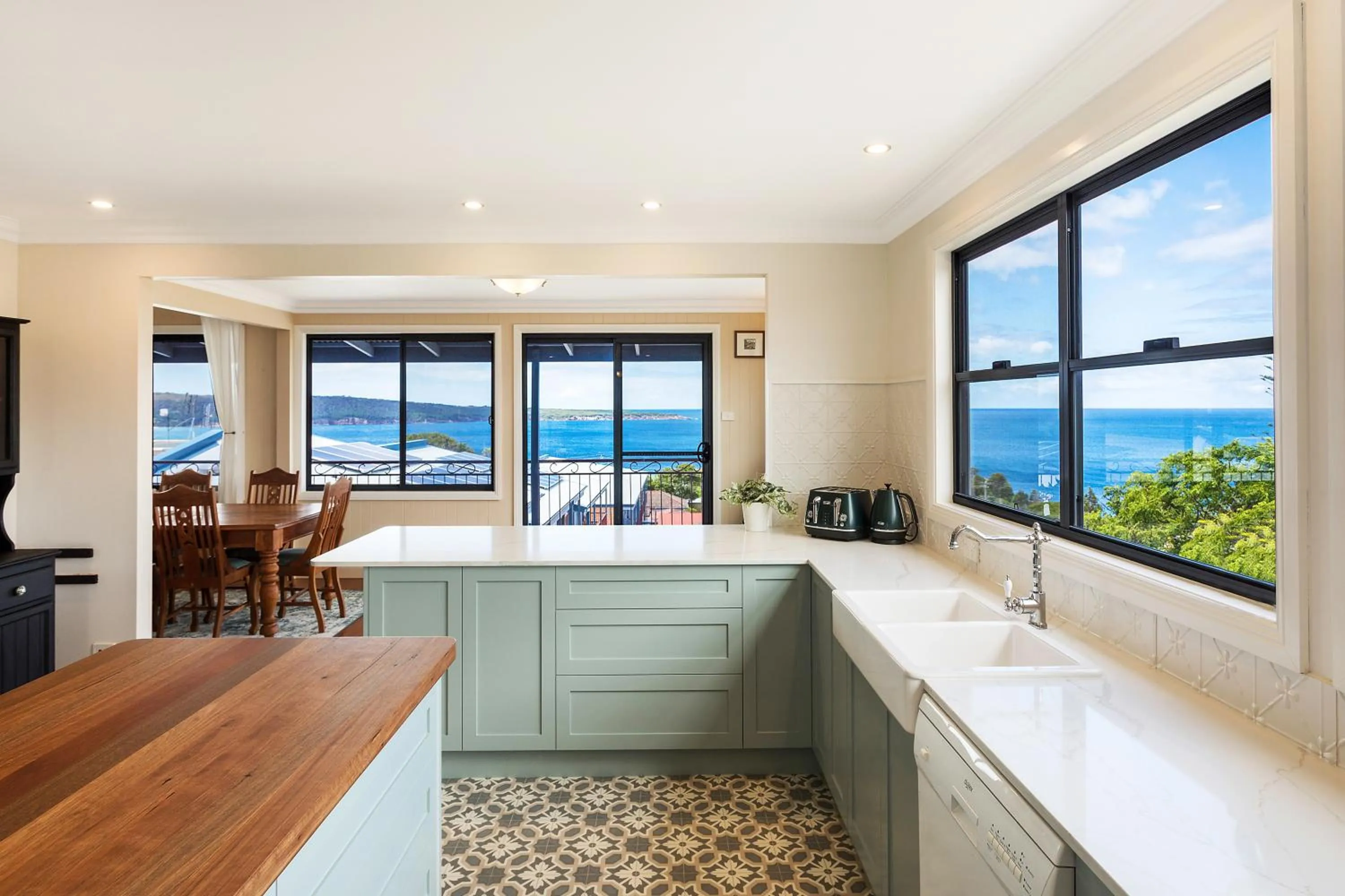 Heritage House Motel & Units