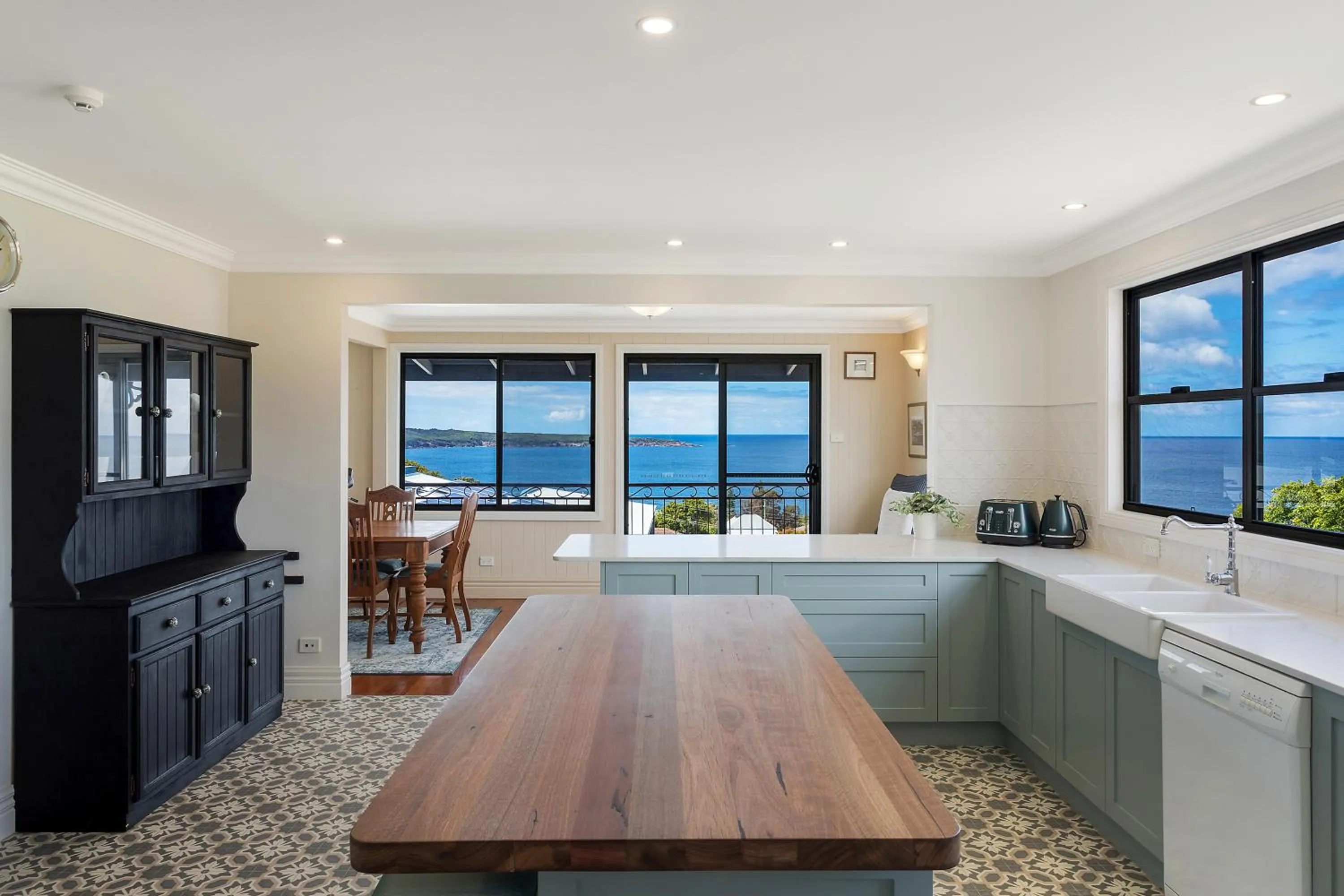 Heritage House Motel & Units