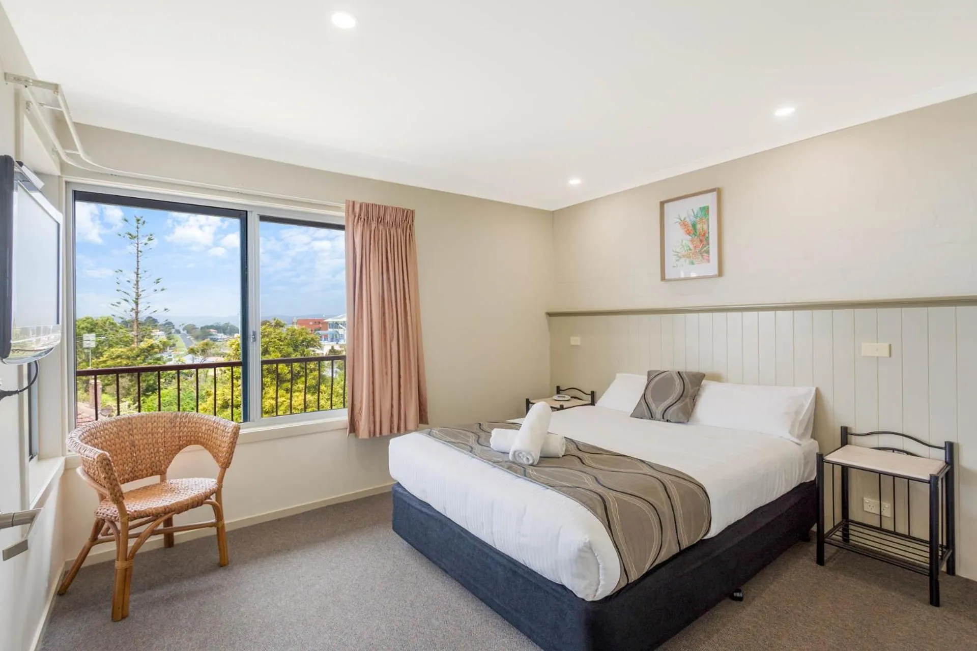 Bed in Heritage House Motel & Units