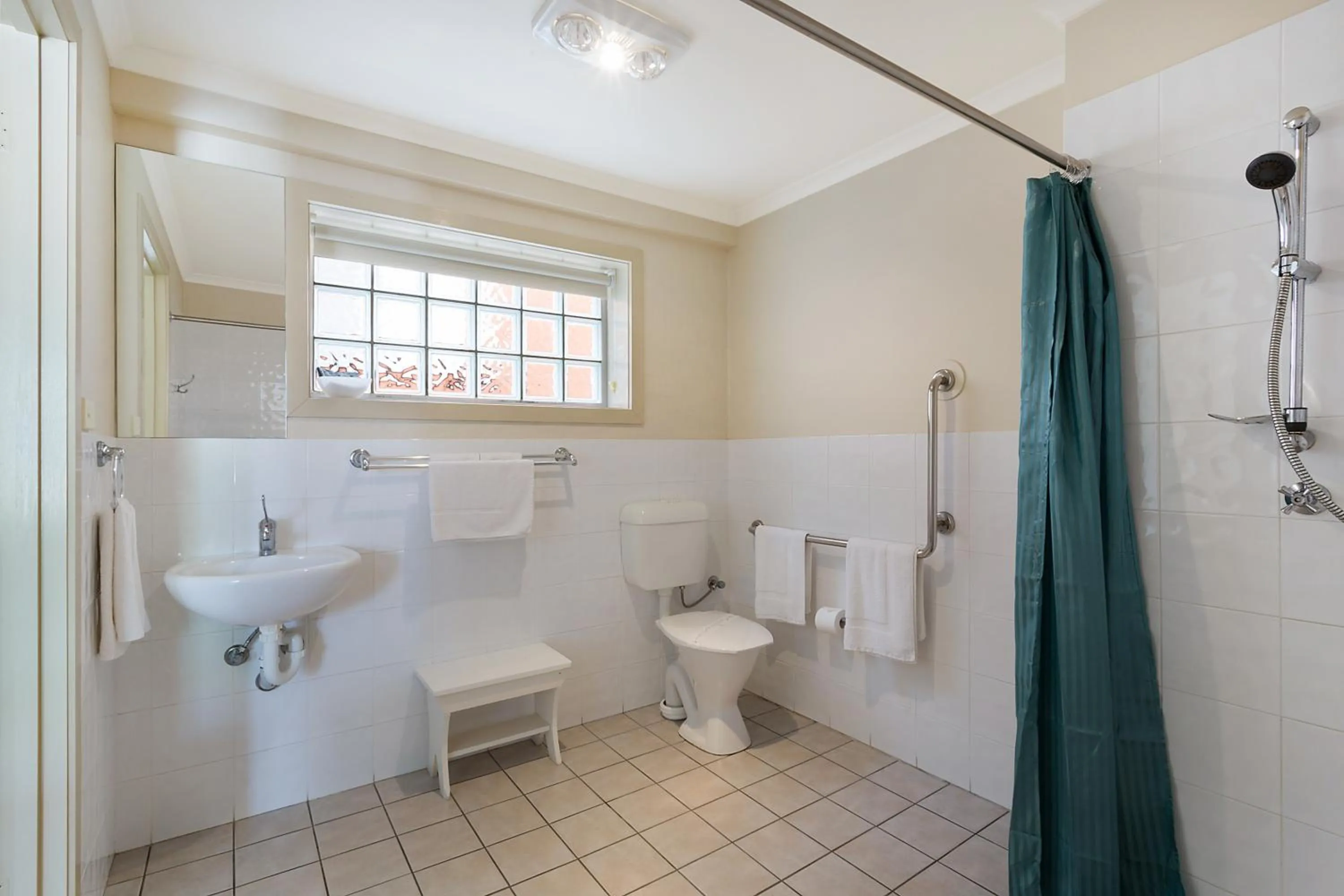 Heritage House Motel & Units