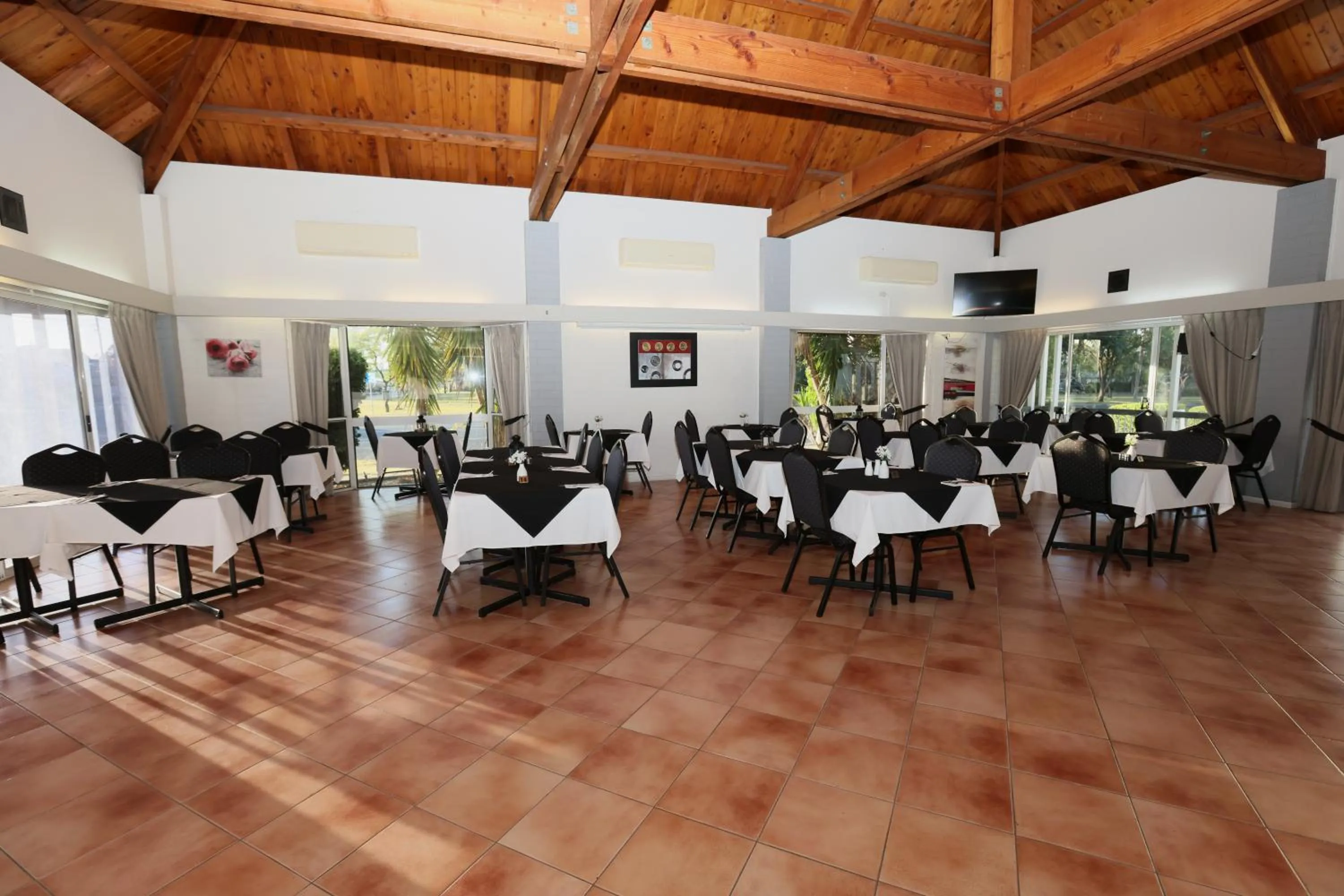 Restaurant/places to eat in Dalby Manor Motor Inn