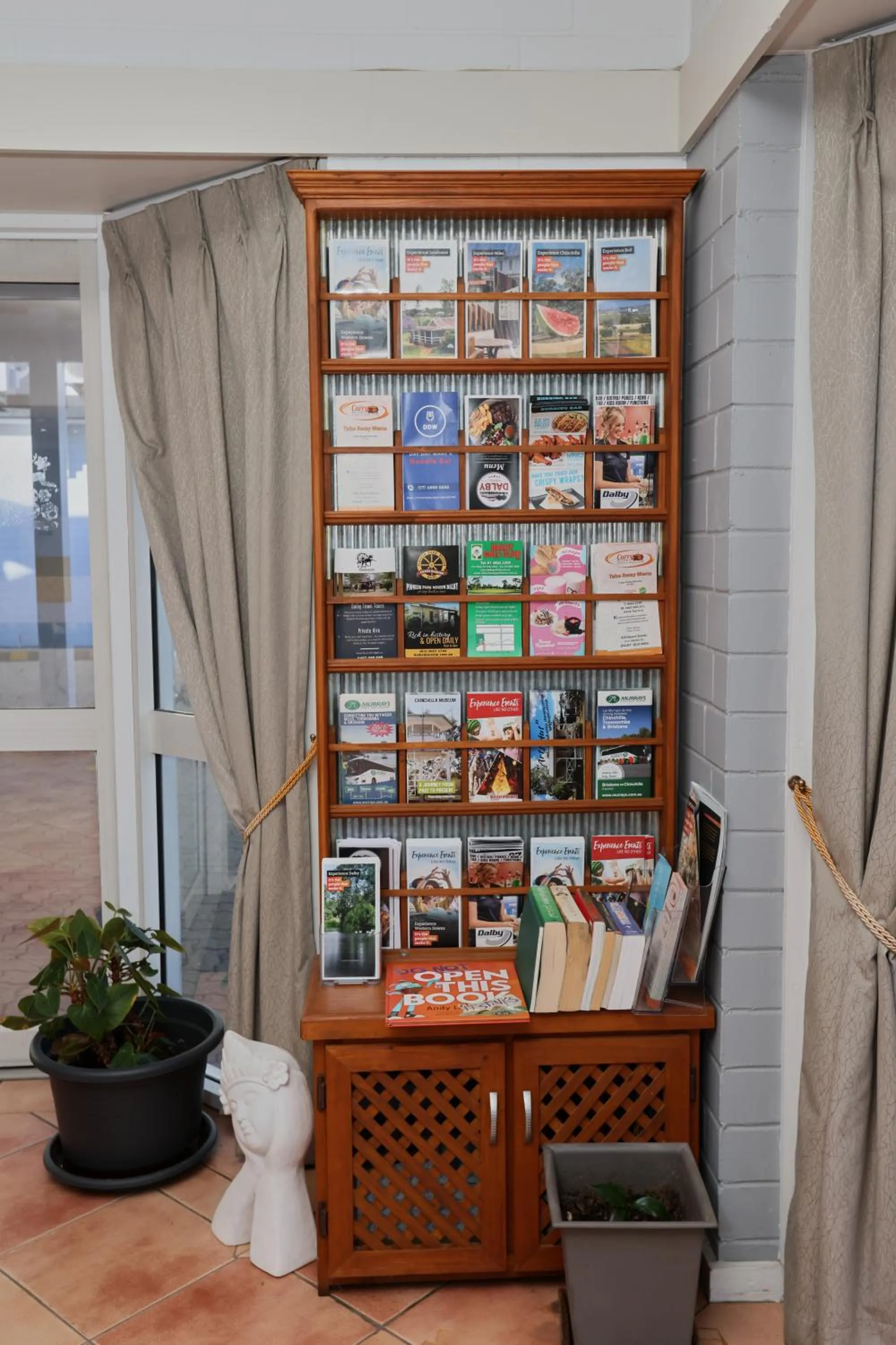 Library in Dalby Manor Motor Inn