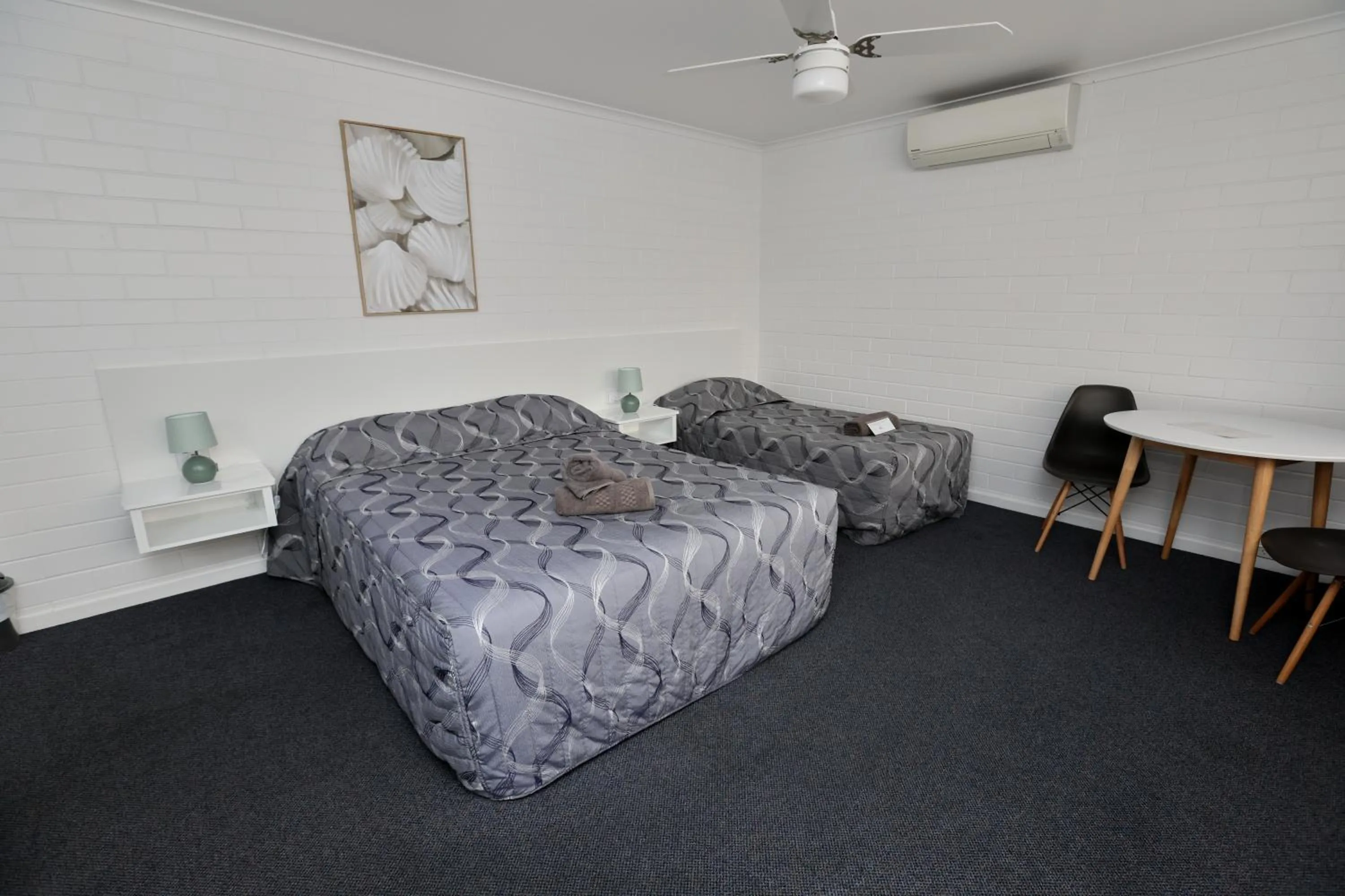 Photo of the whole room, Bed in Dalby Manor Motor Inn