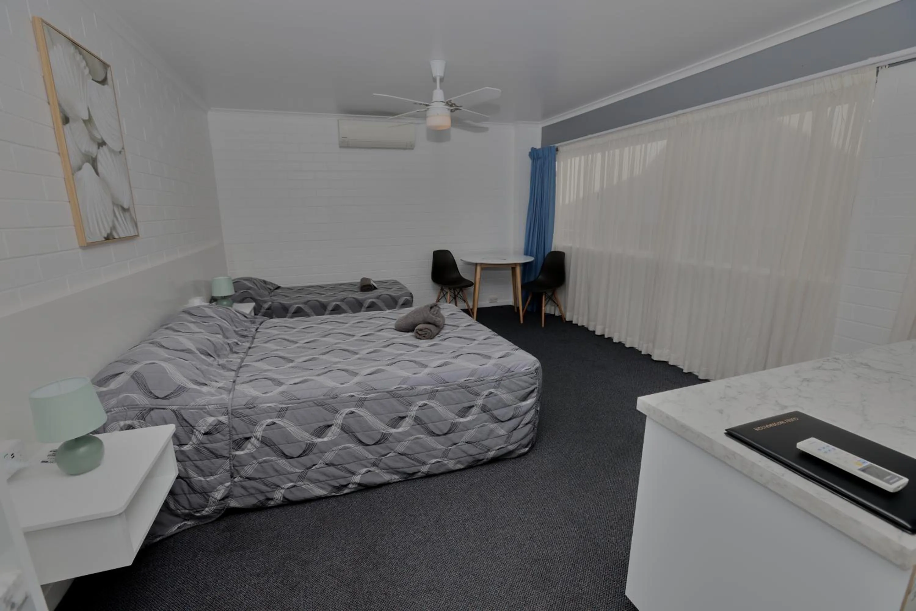 Photo of the whole room, Bed in Dalby Manor Motor Inn