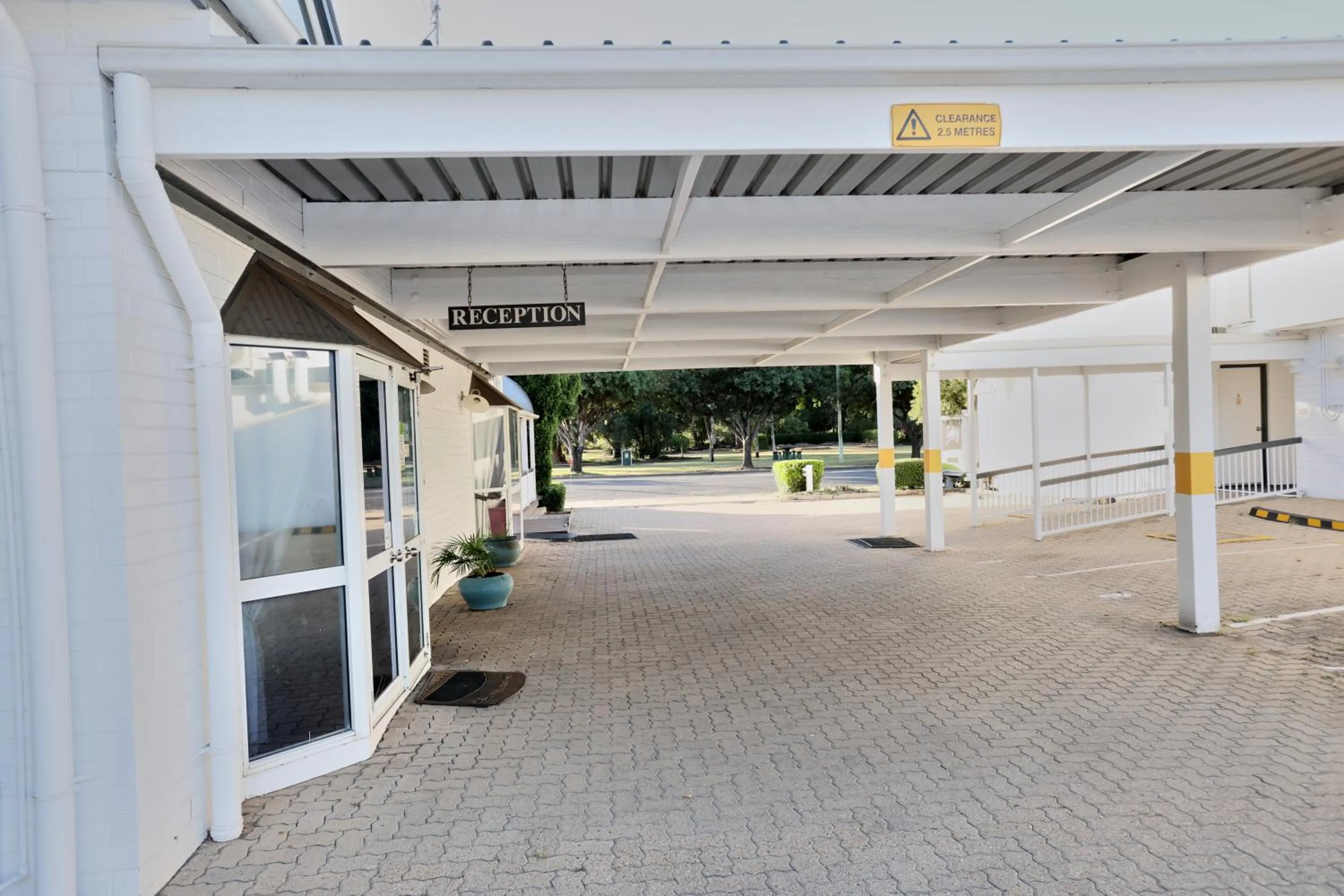 Lobby or reception in Dalby Manor Motor Inn