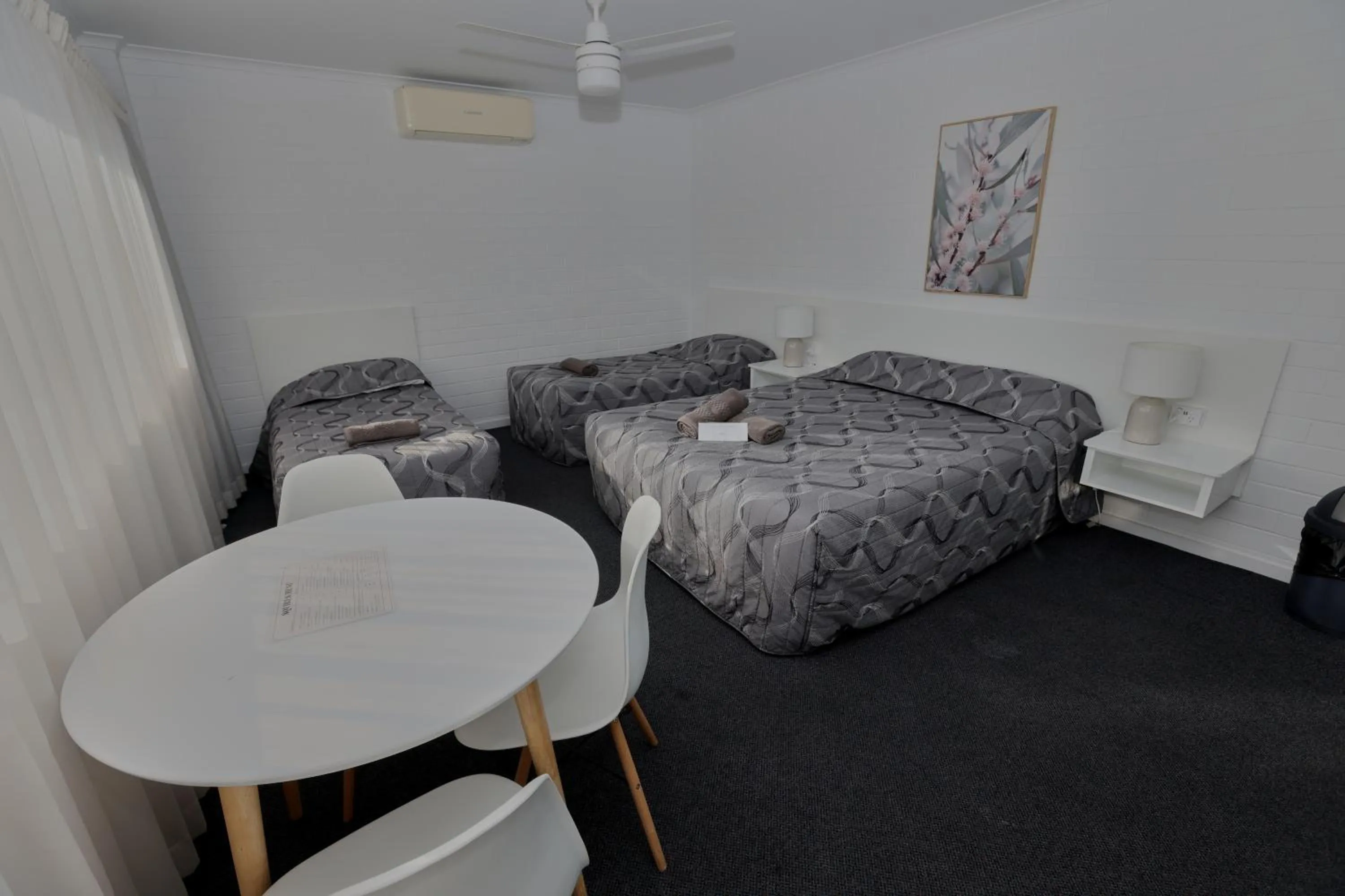 Photo of the whole room, Bed in Dalby Manor Motor Inn