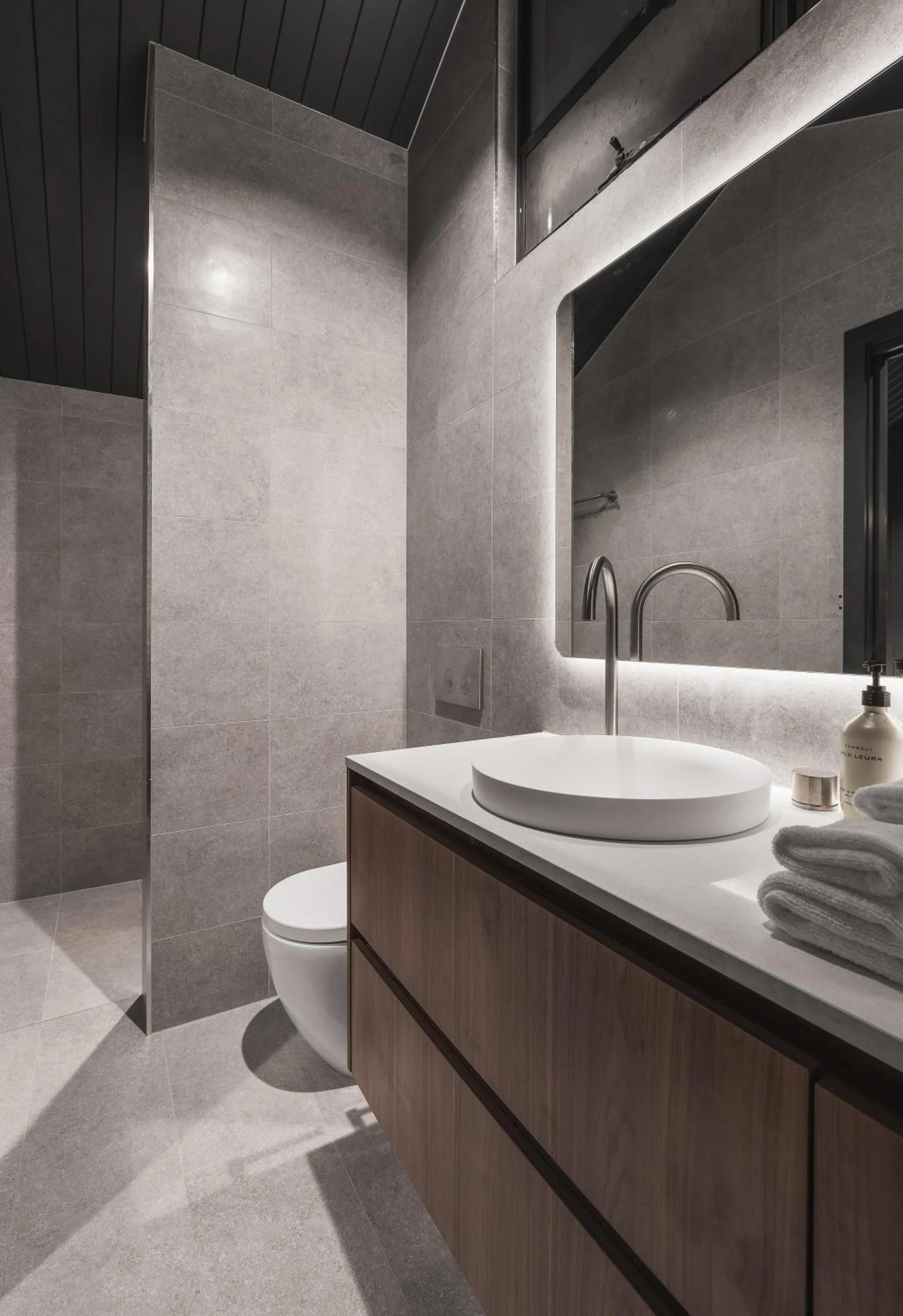 Bathroom in BIG4 Tasman Holiday Parks - Bright