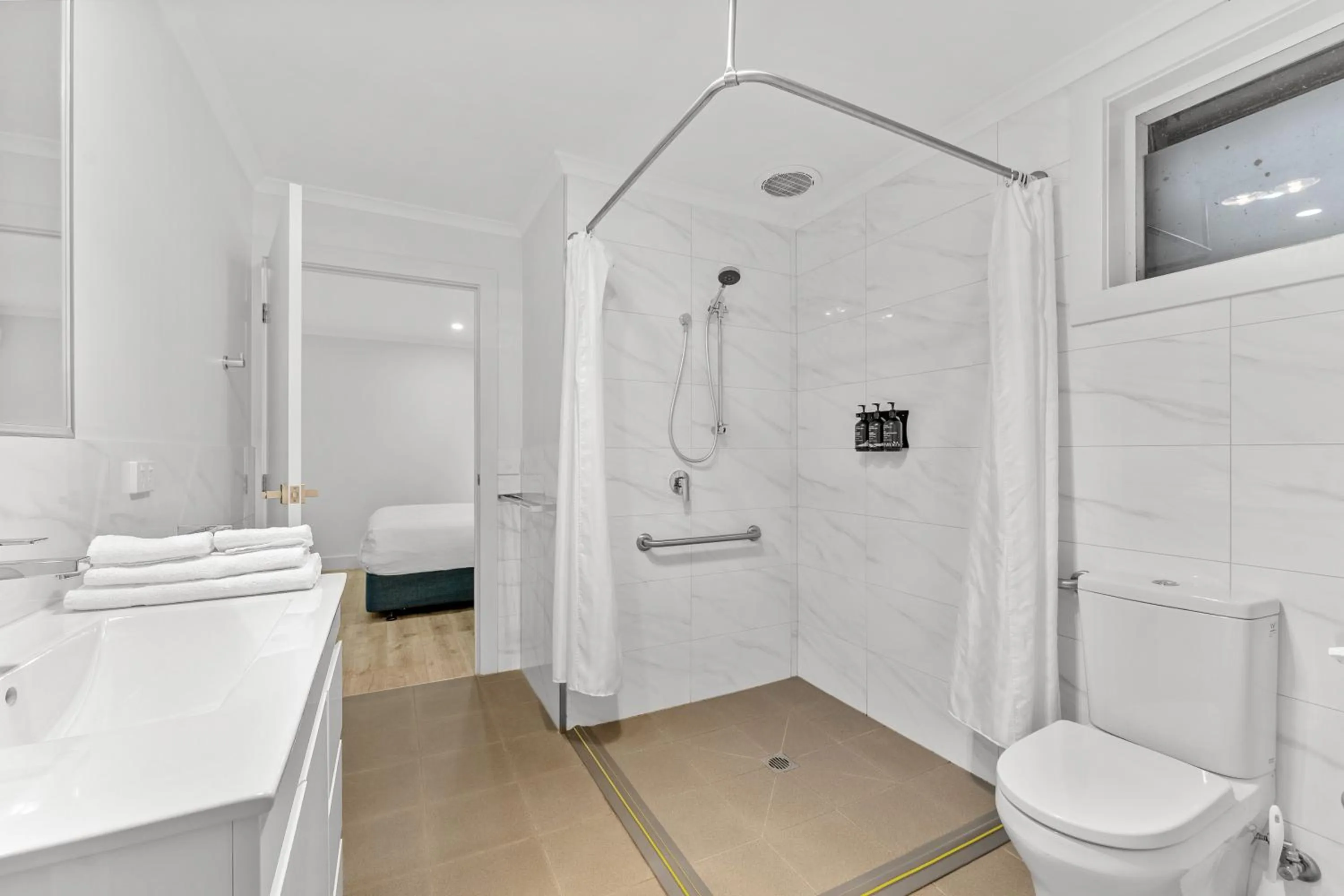 Bathroom in BIG4 Tasman Holiday Parks - Bright