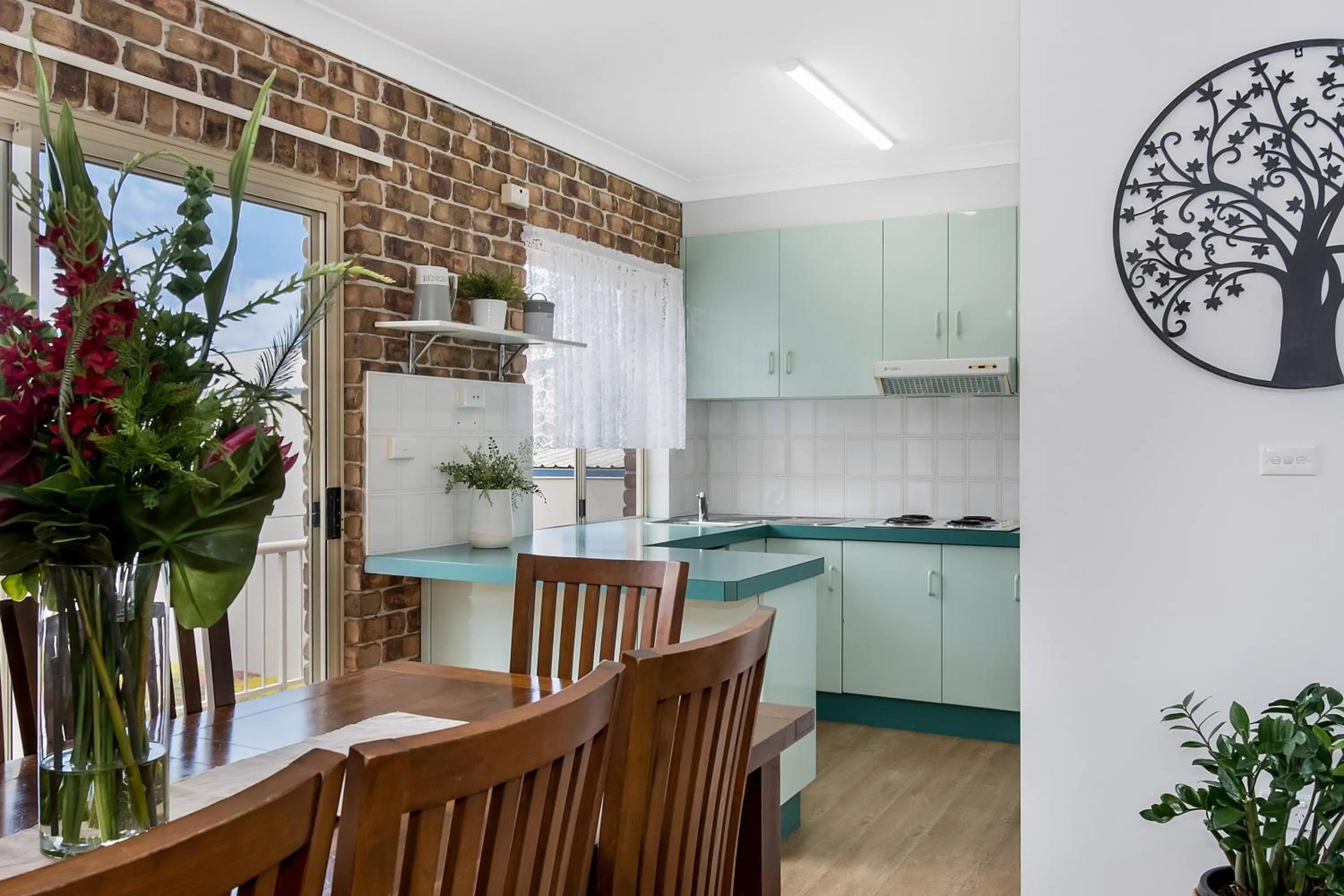 Kitchen or kitchenette in Richmond Motor Inn