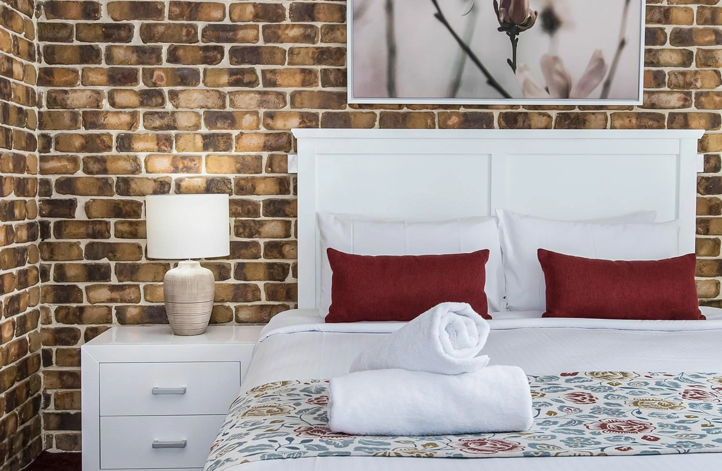 Bed in Richmond Motor Inn