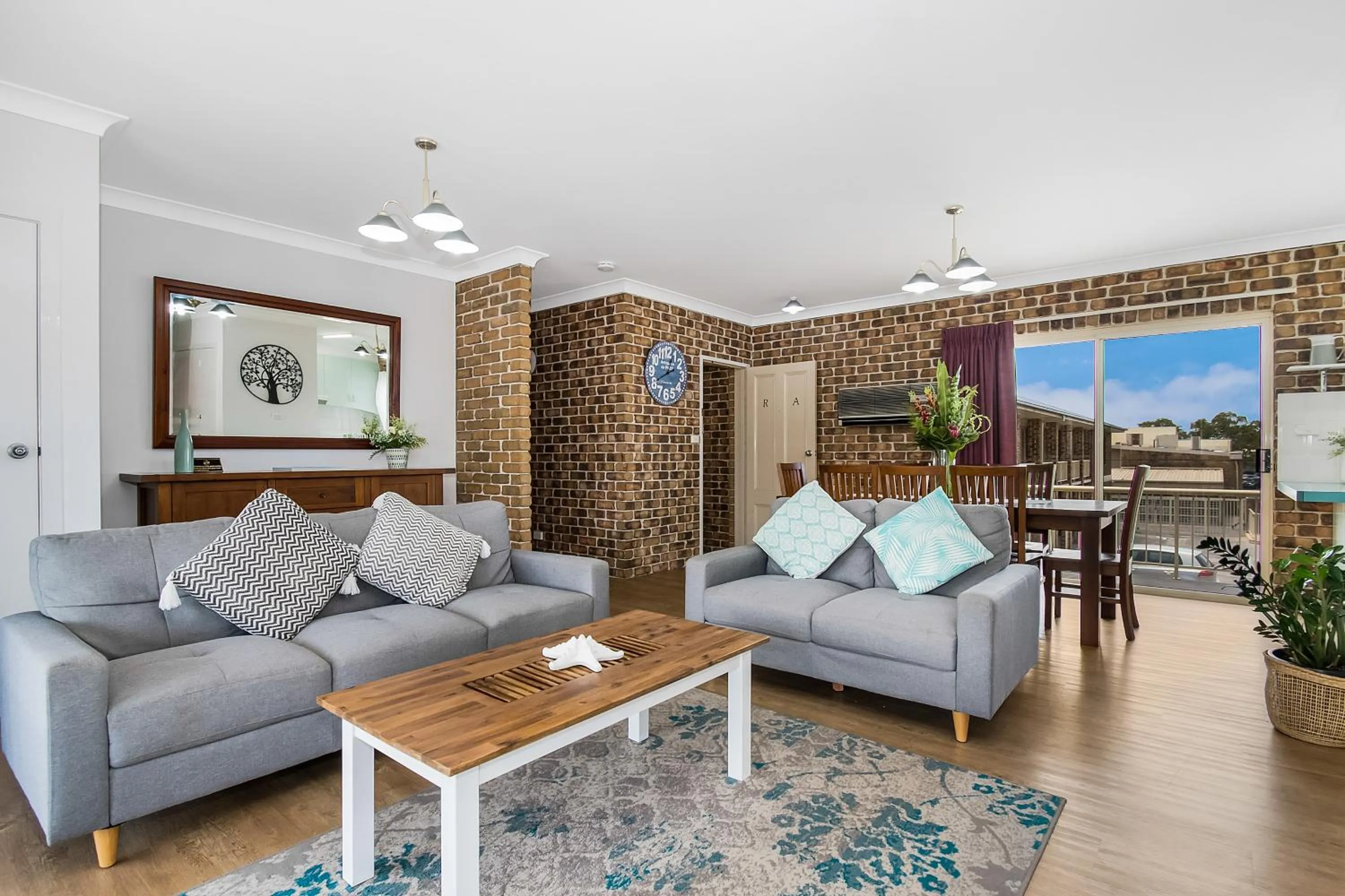 Living room in Richmond Motor Inn