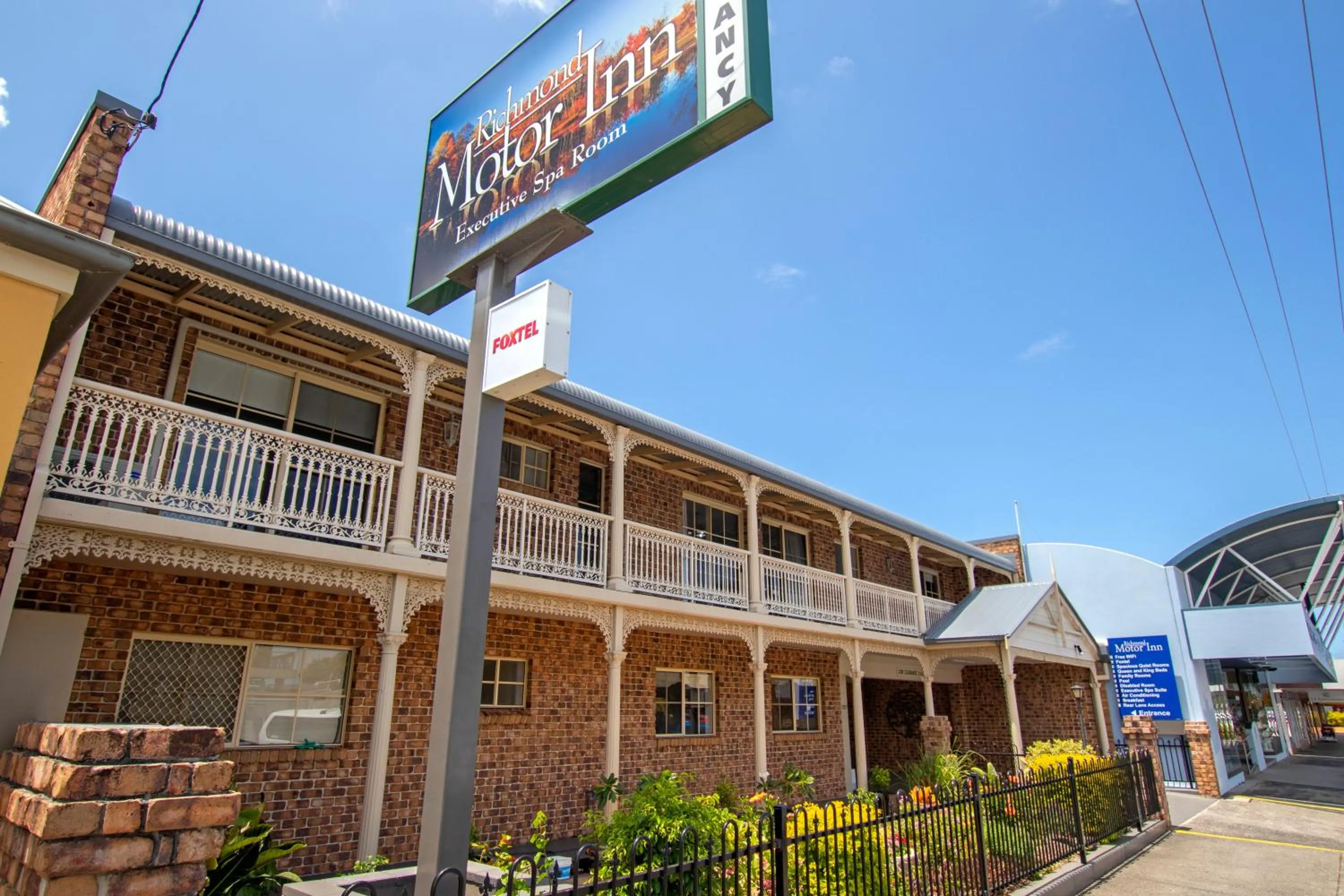 Facade/entrance in Richmond Motor Inn