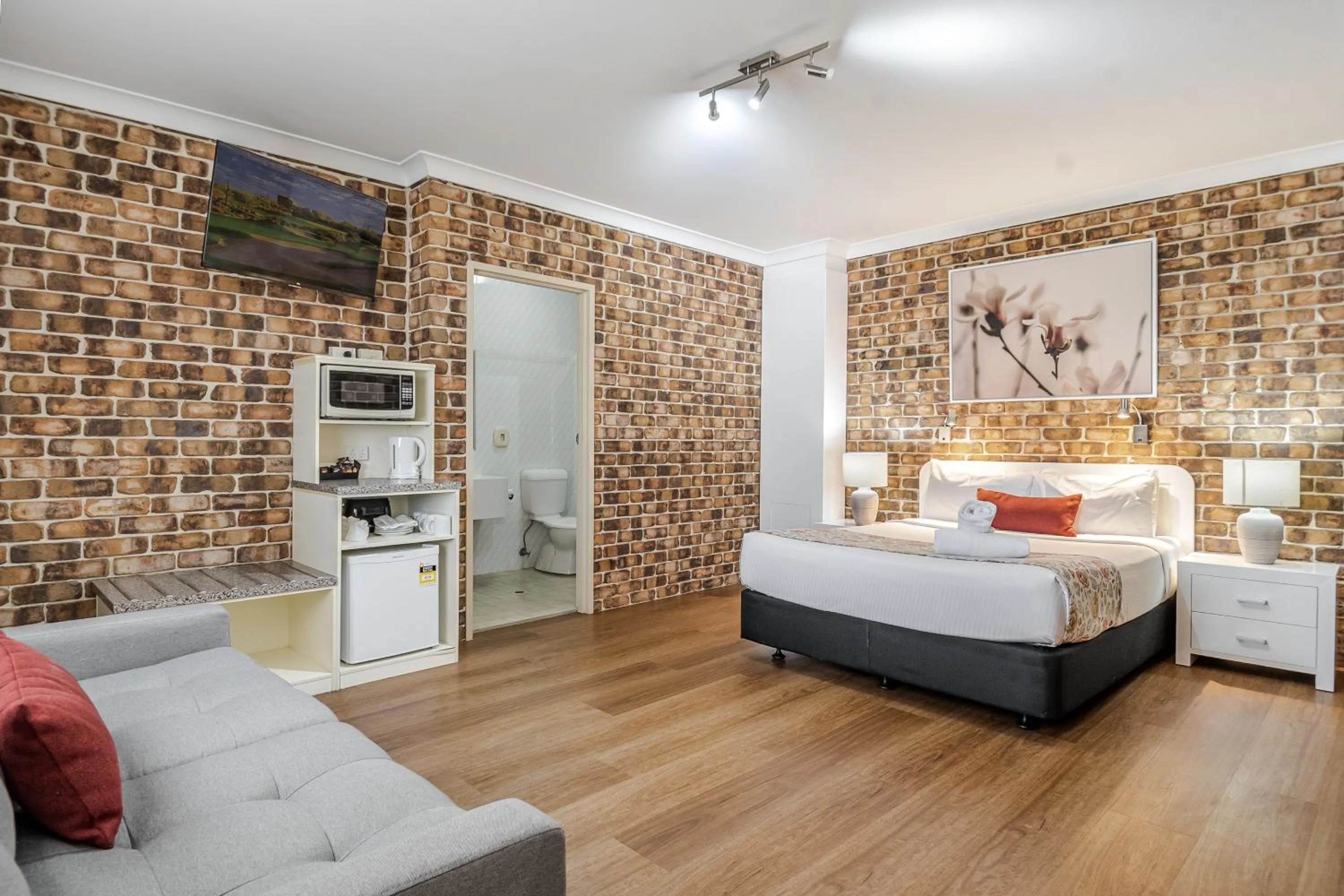 Bed in Richmond Motor Inn