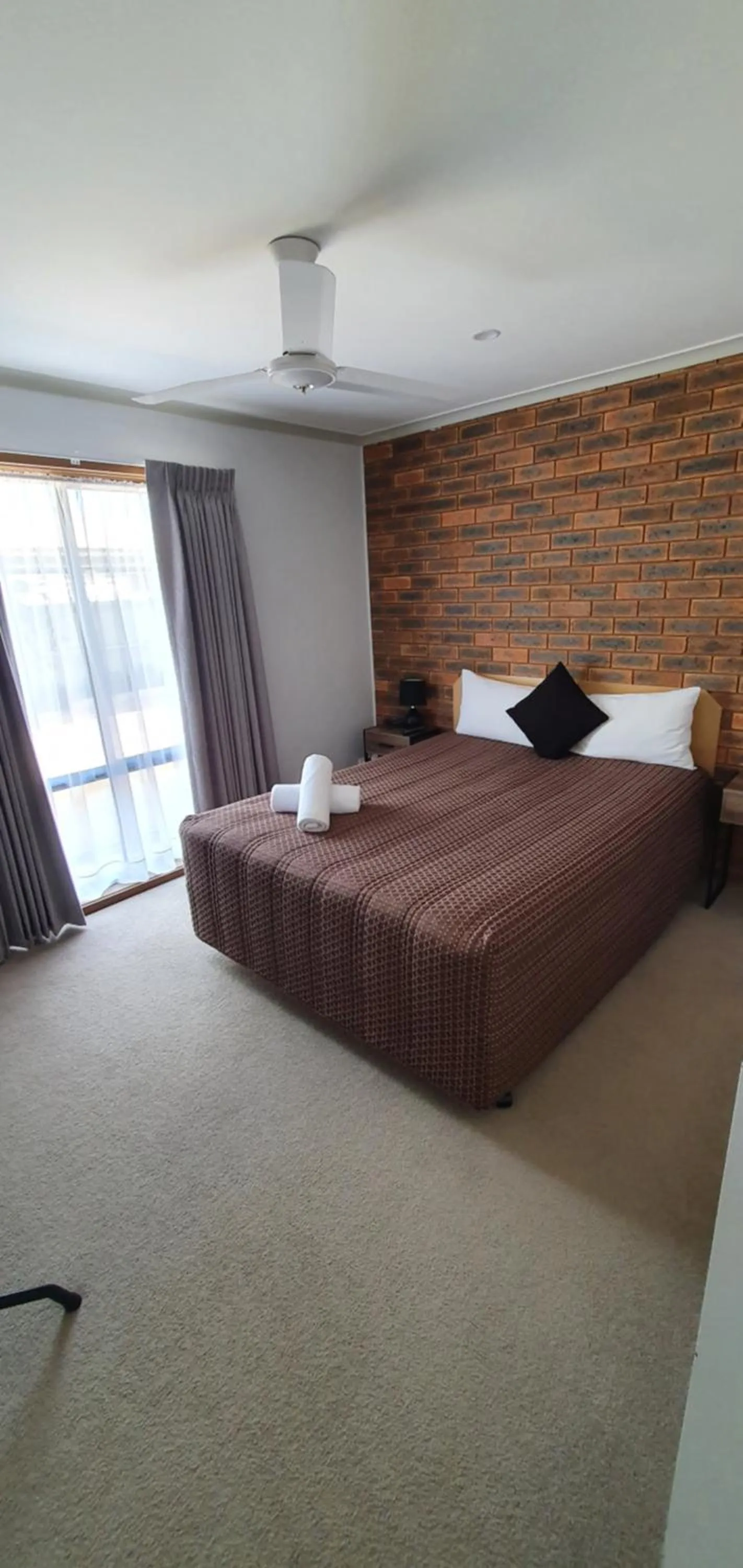 Bed in Centrepoint Motel Deniliquin