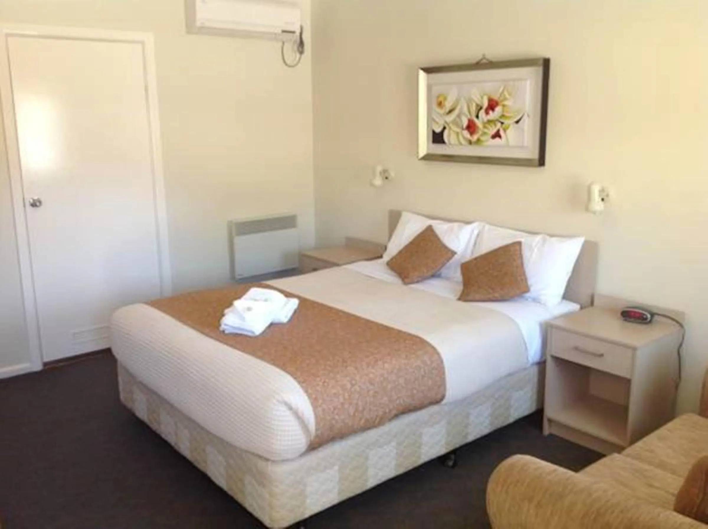 Bed in Gundagai Gabriel Motor Inn
