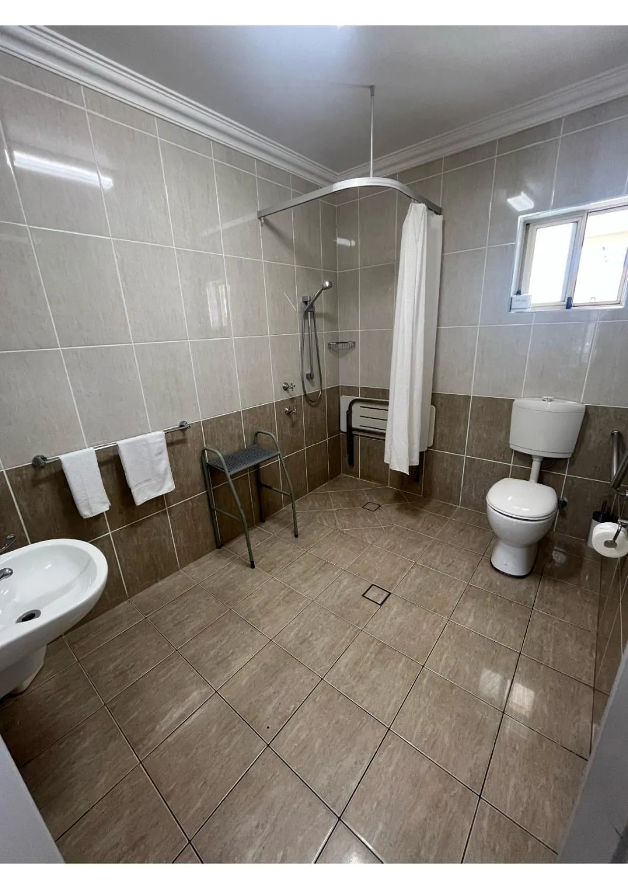 Shower in Gundagai Gabriel Motor Inn