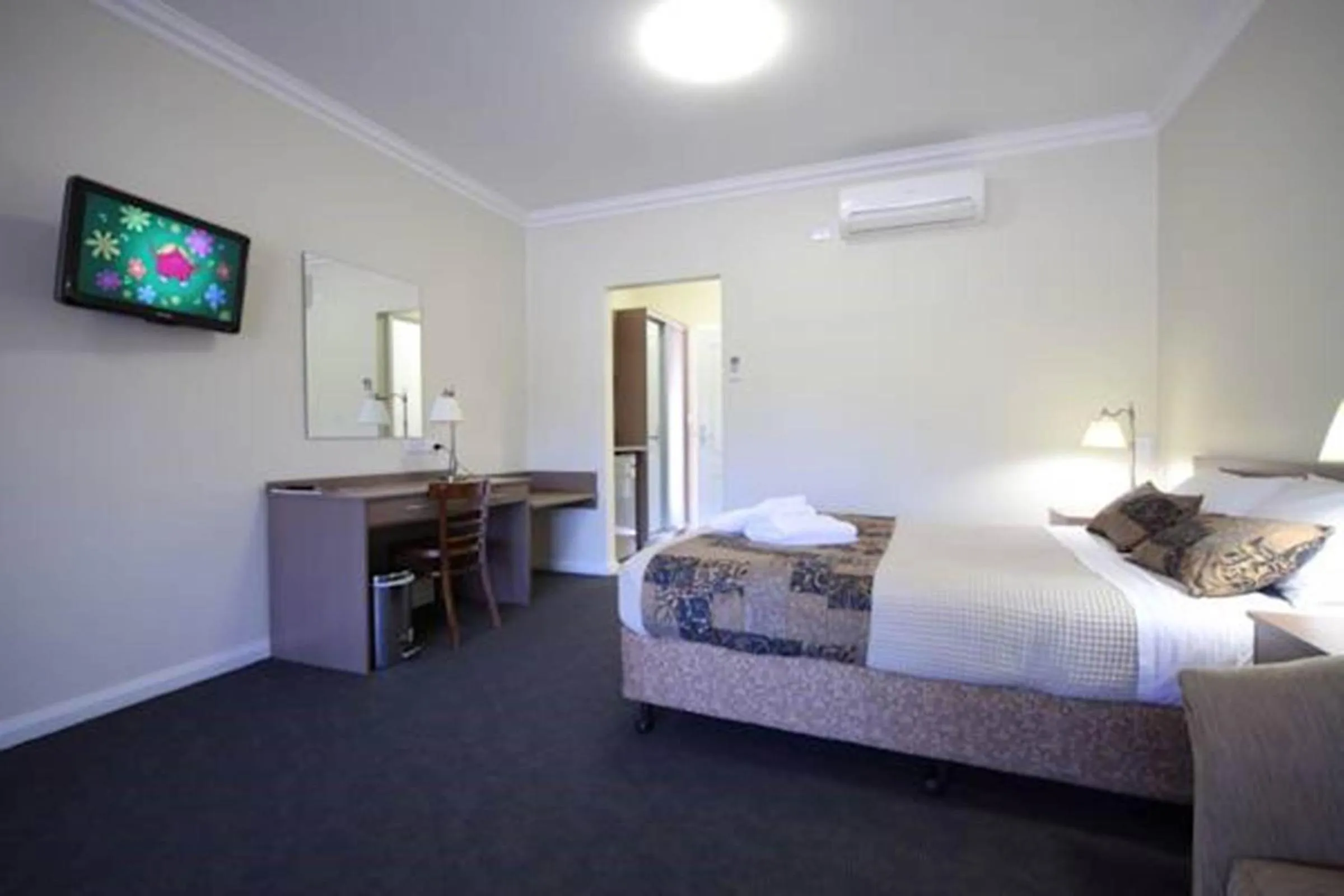 Bed in Gundagai Gabriel Motor Inn