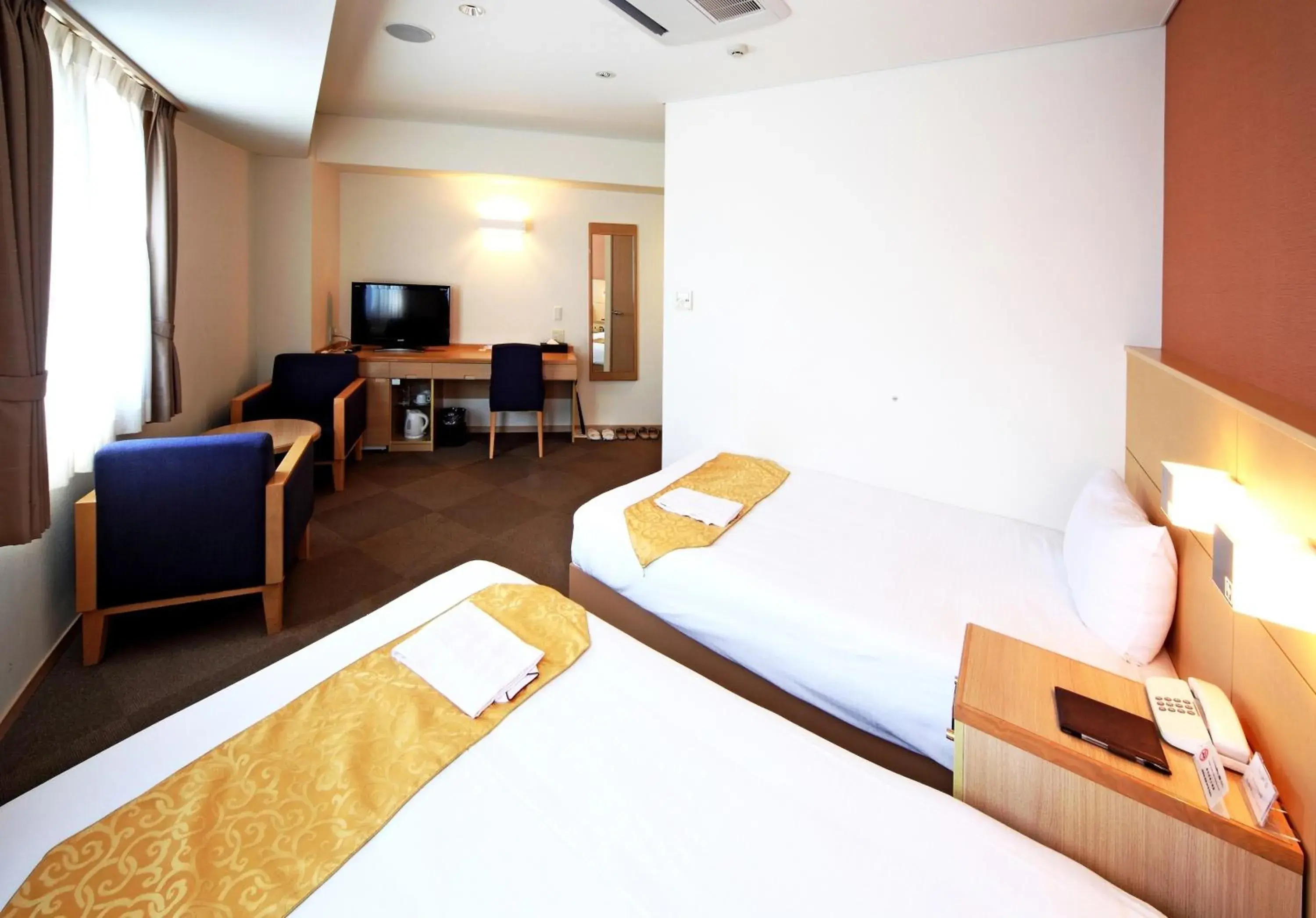 Twin Room - single occupancy - Non-Smoking in Hotel Sunplaza Osaka Sakai Annex Twin Room - single occupancy - Non-Smoking in Hotel Sunplaza Osaka Sakai Annex