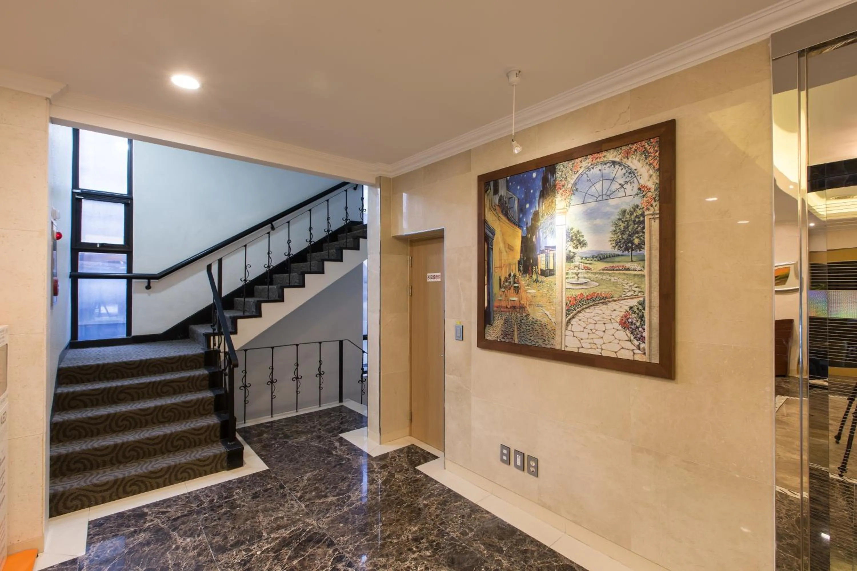 Lobby or reception in Elin Hotel