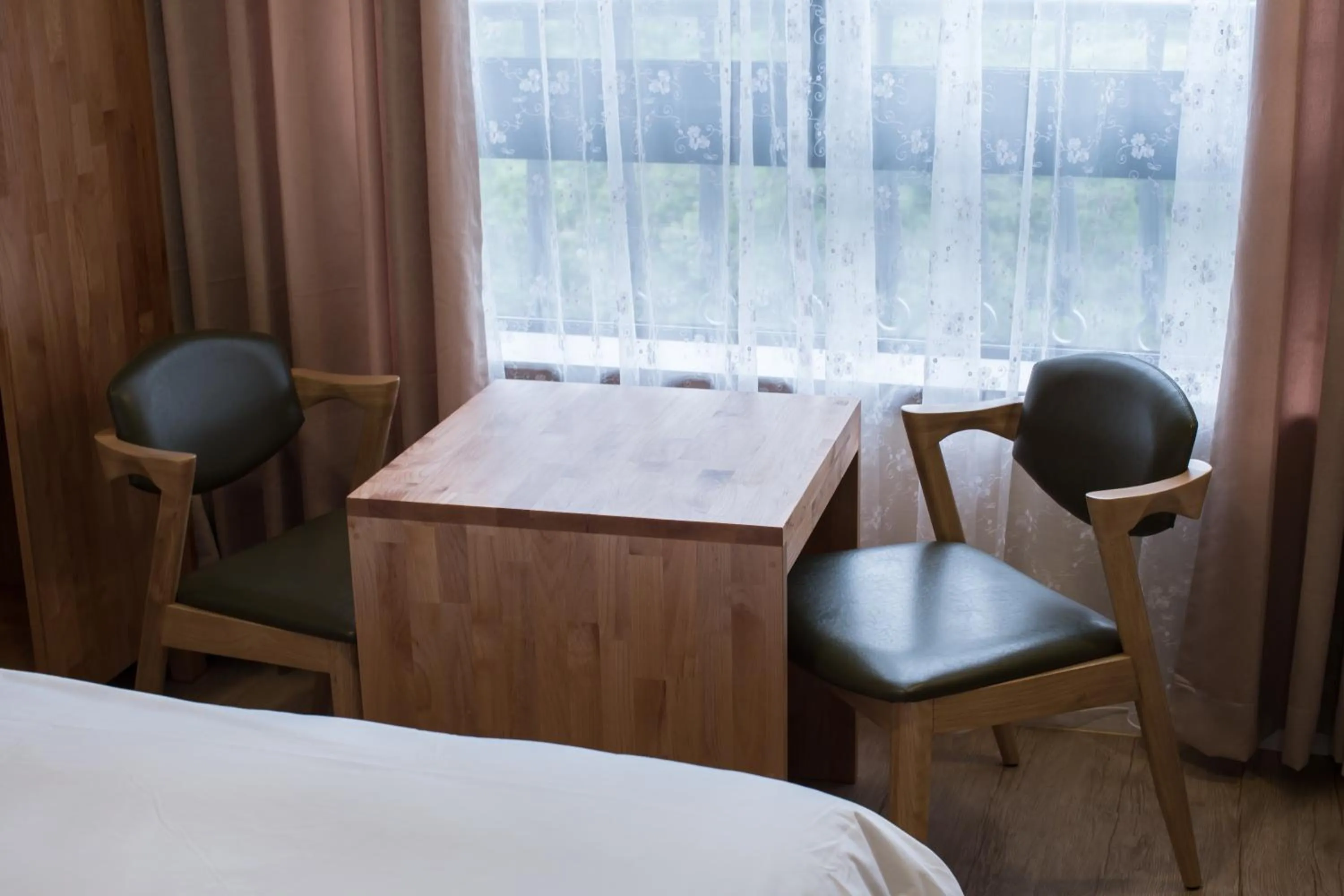 Coffee/tea facilities, Bed in Elin Hotel