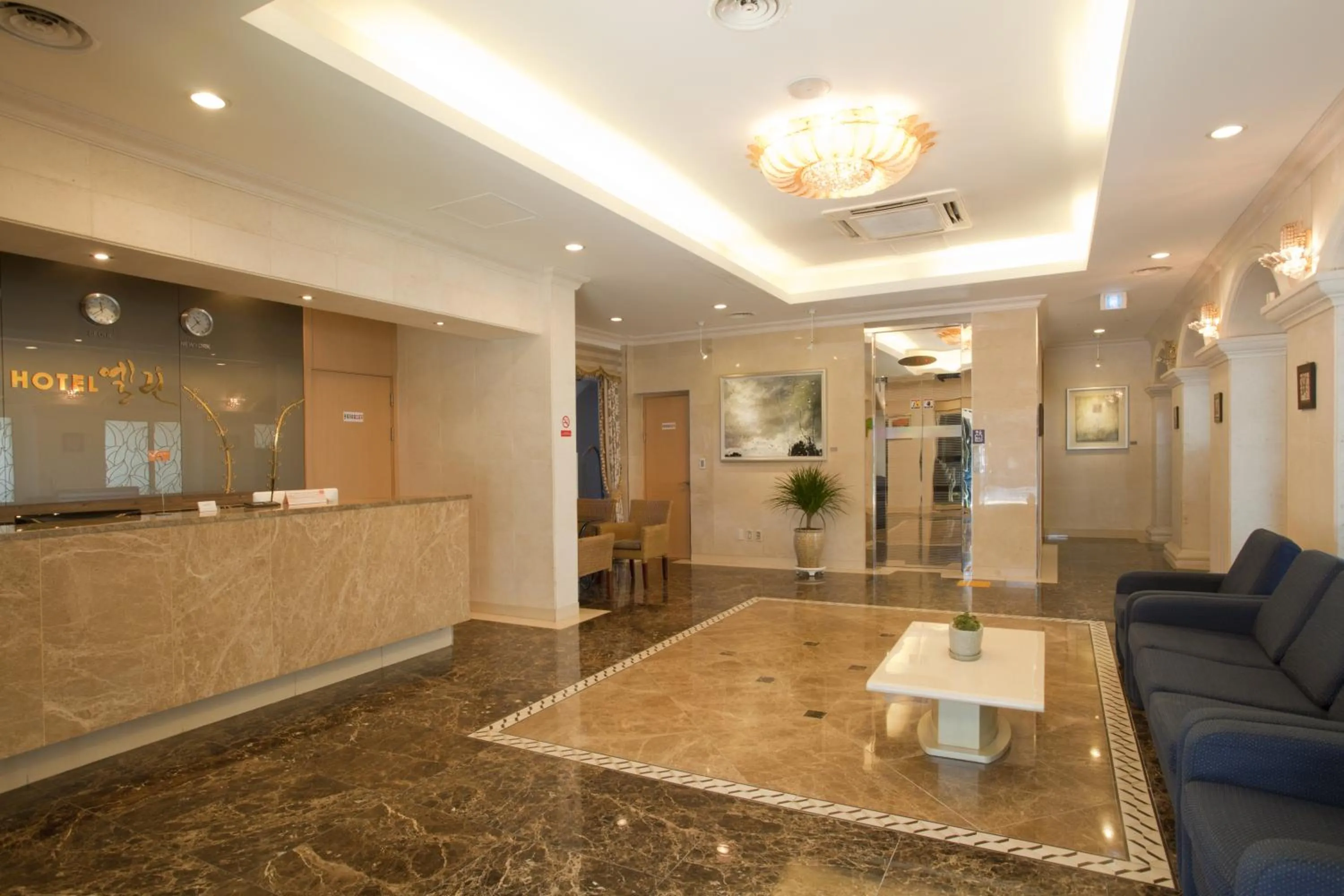Lobby or reception in Elin Hotel