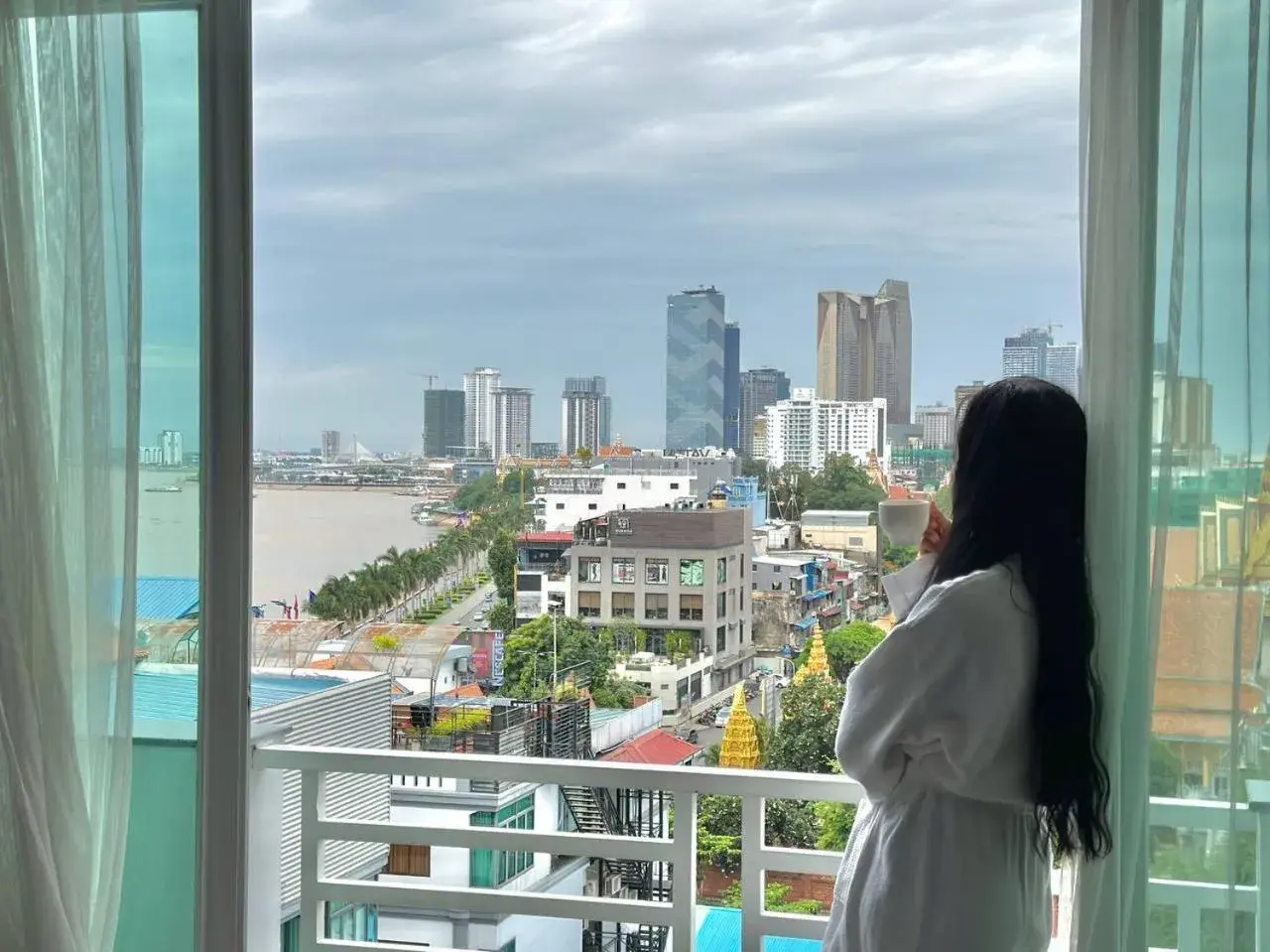 Deluxe Double Room with Balcony in Harmony Phnom Penh Hotel Deluxe Double Room with Balcony in Harmony Phnom Penh Hotel