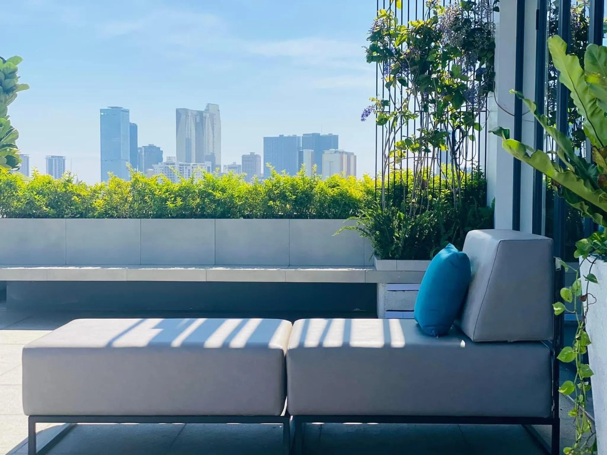 Swimming pool in Harmony Phnom Penh Hotel