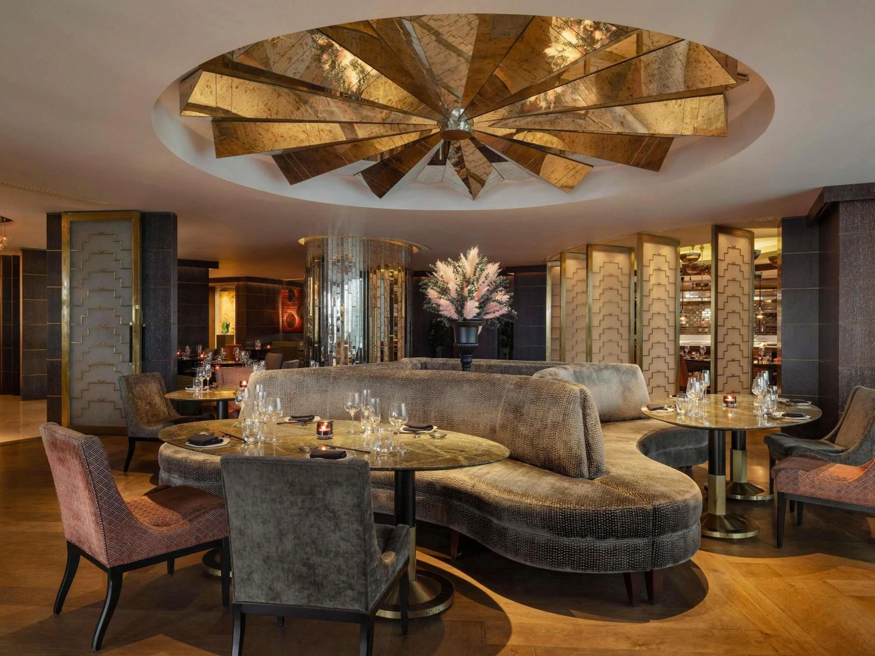 Restaurant/places to eat in Raffles Istanbul