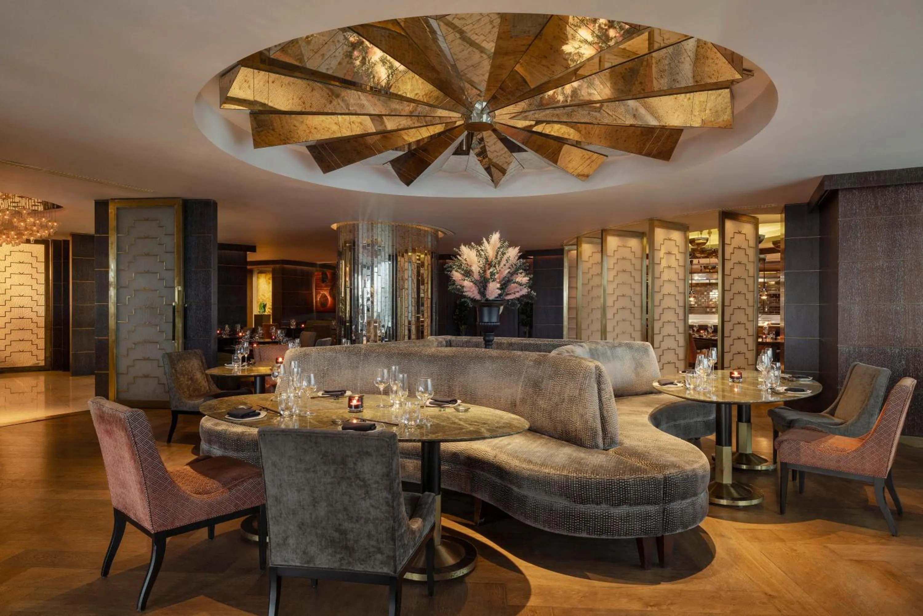 Restaurant/places to eat in Raffles Istanbul