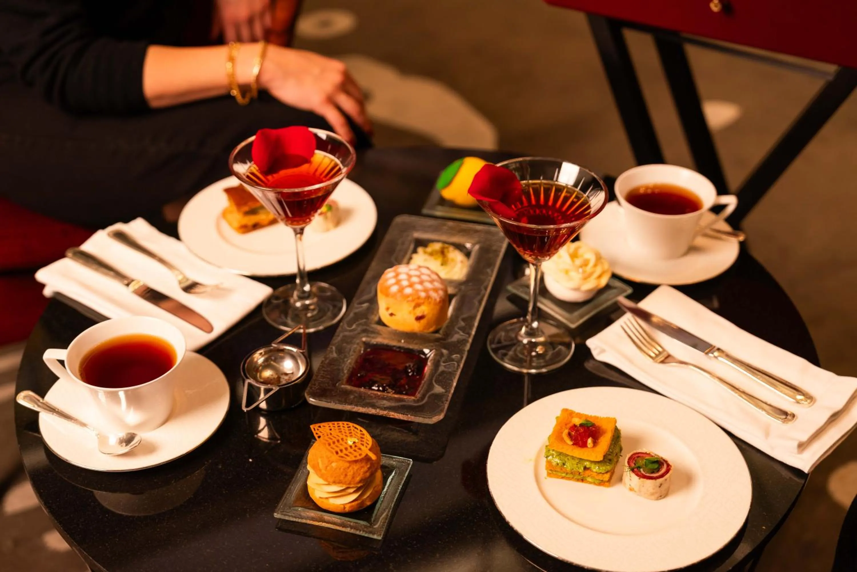 Restaurant/places to eat in Raffles Istanbul