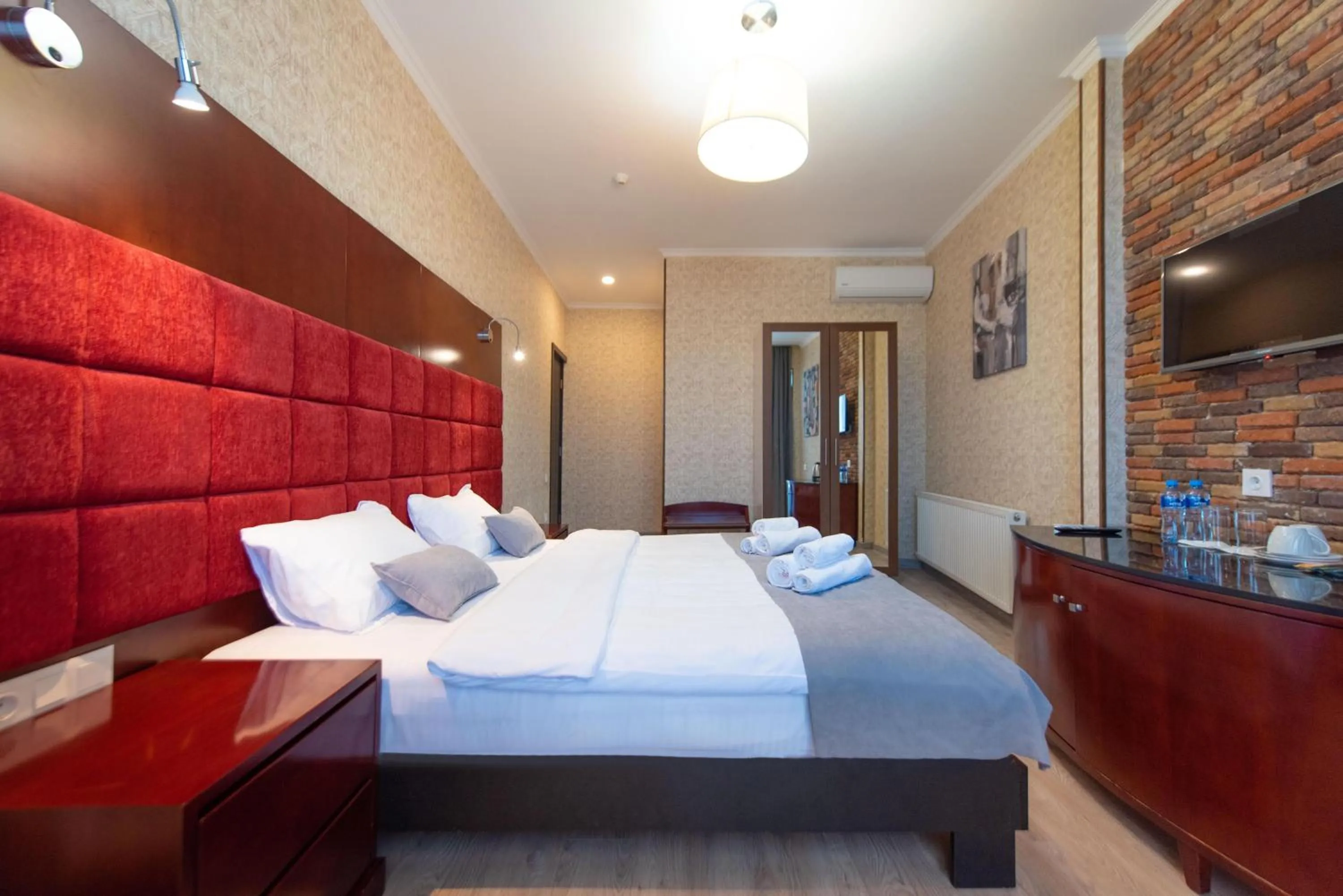 Bed in Kraveli Hotel