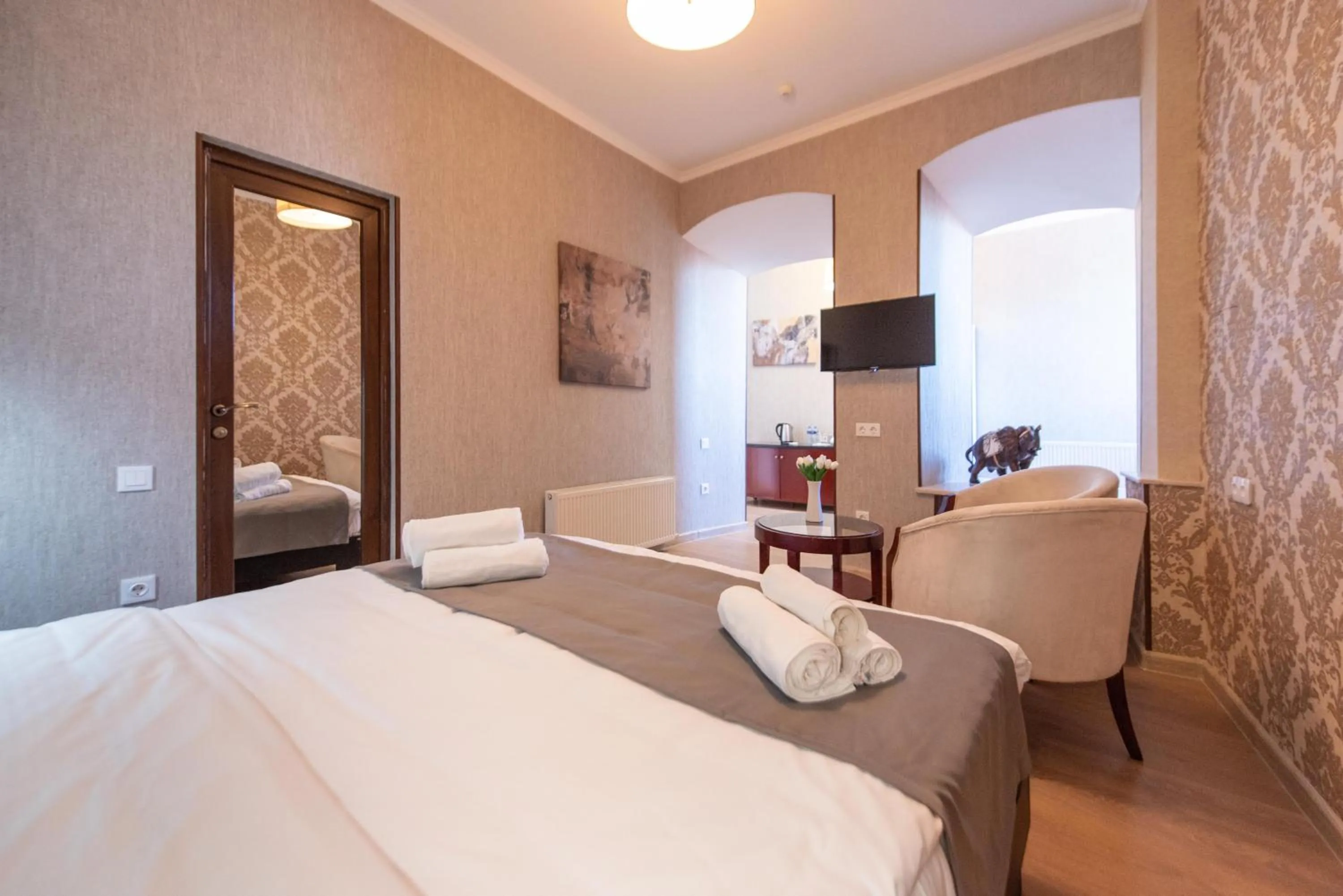 Bed in Kraveli Hotel