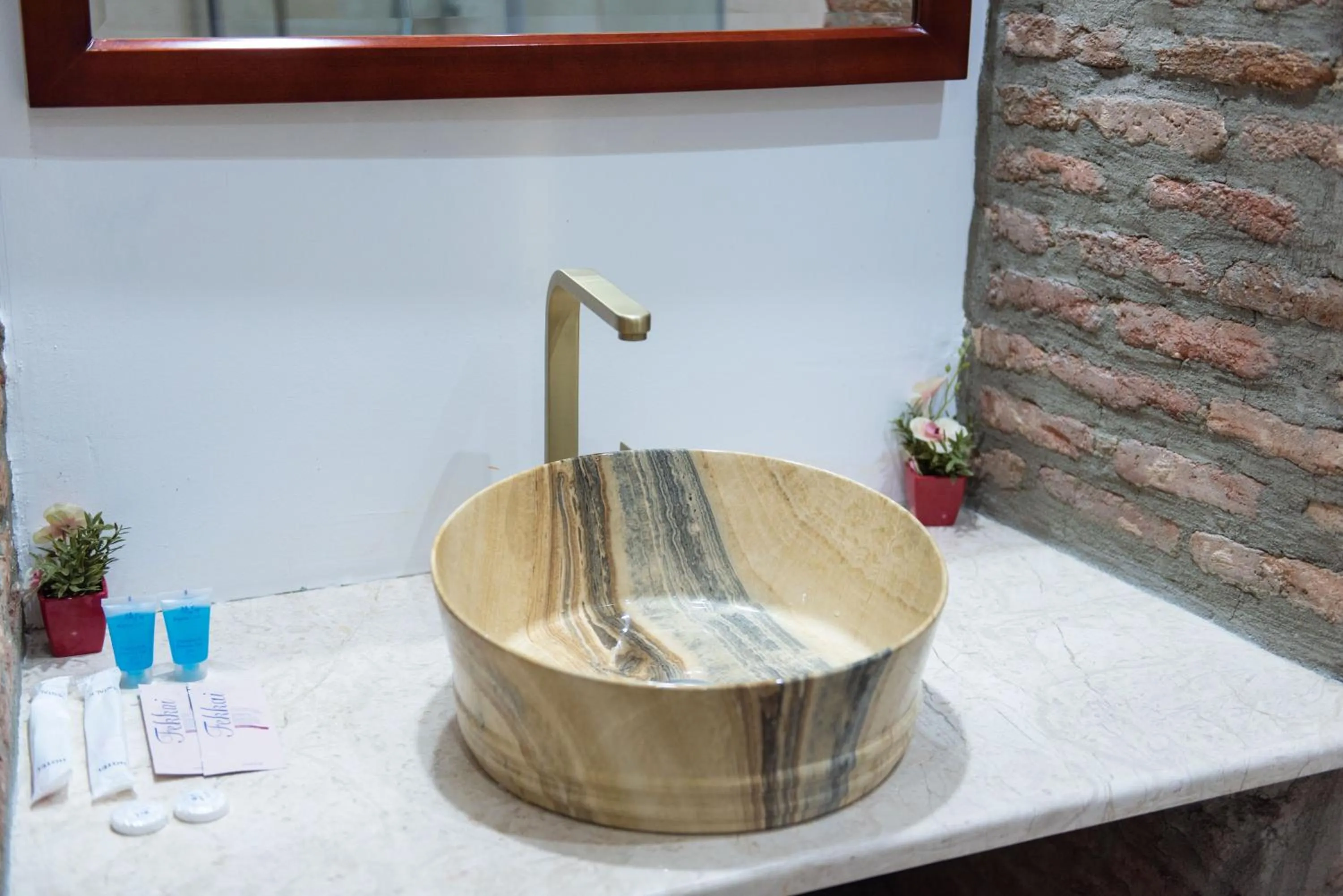 Bathroom in Kraveli Hotel