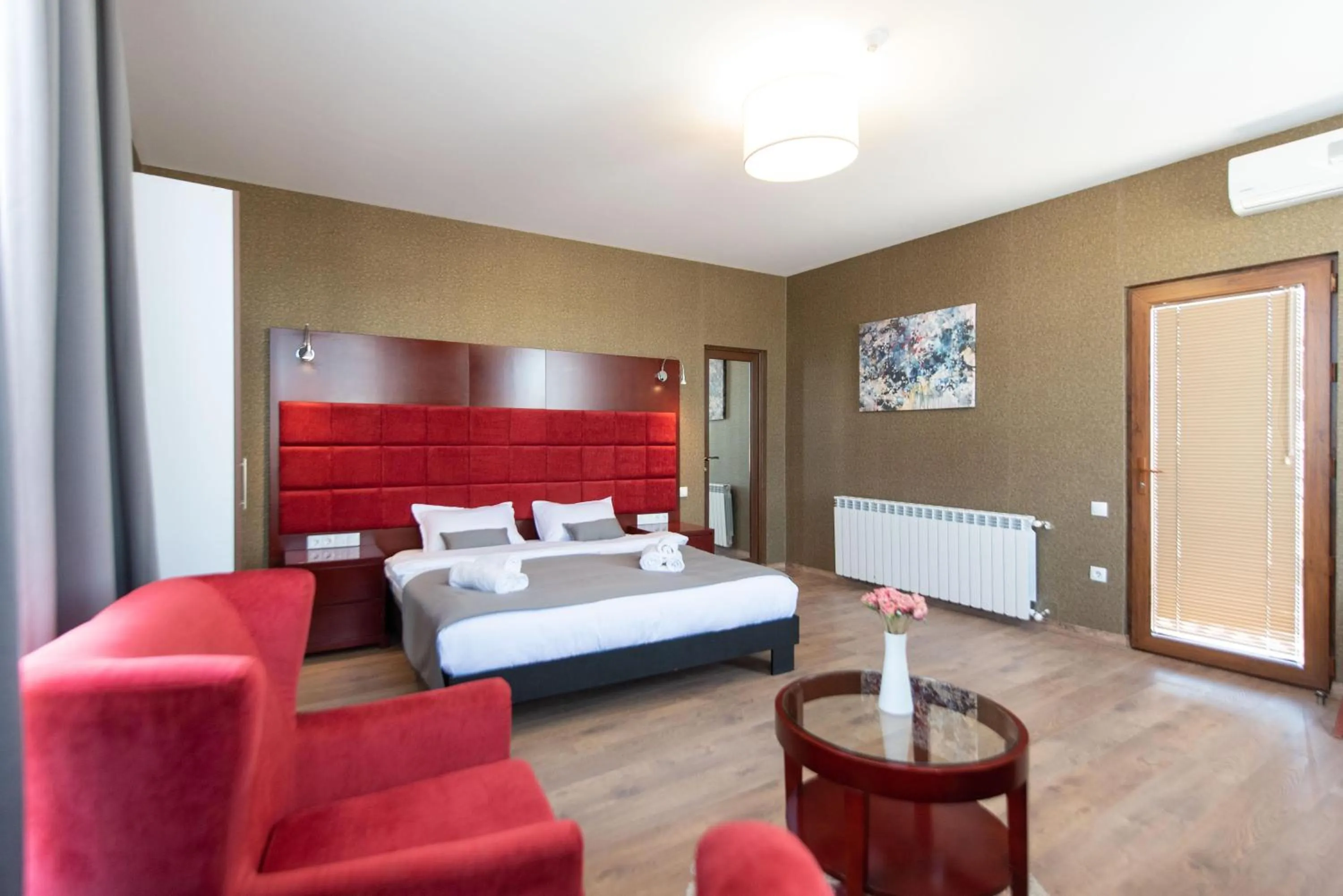 Bed in Kraveli Hotel