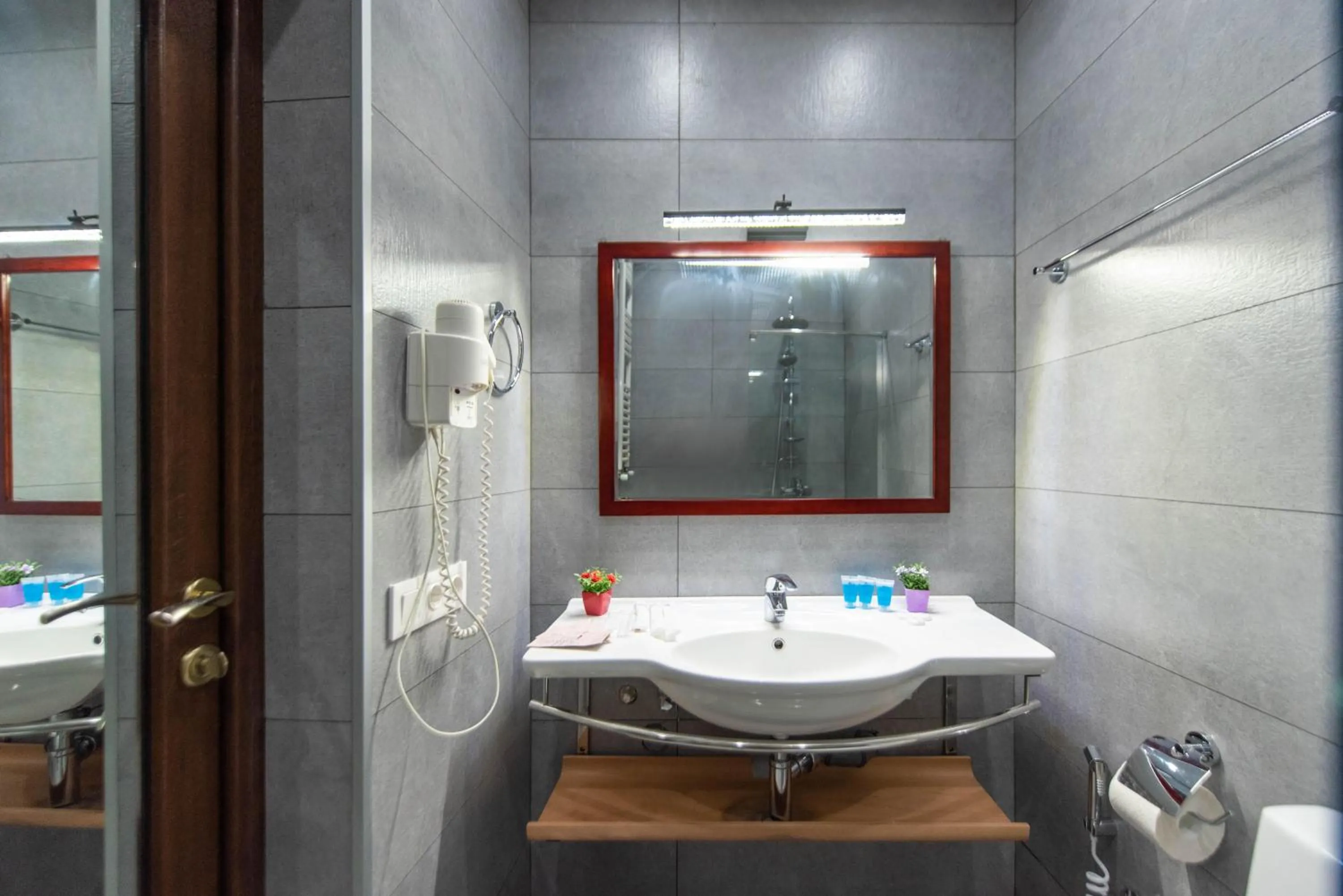 Shower in Kraveli Hotel