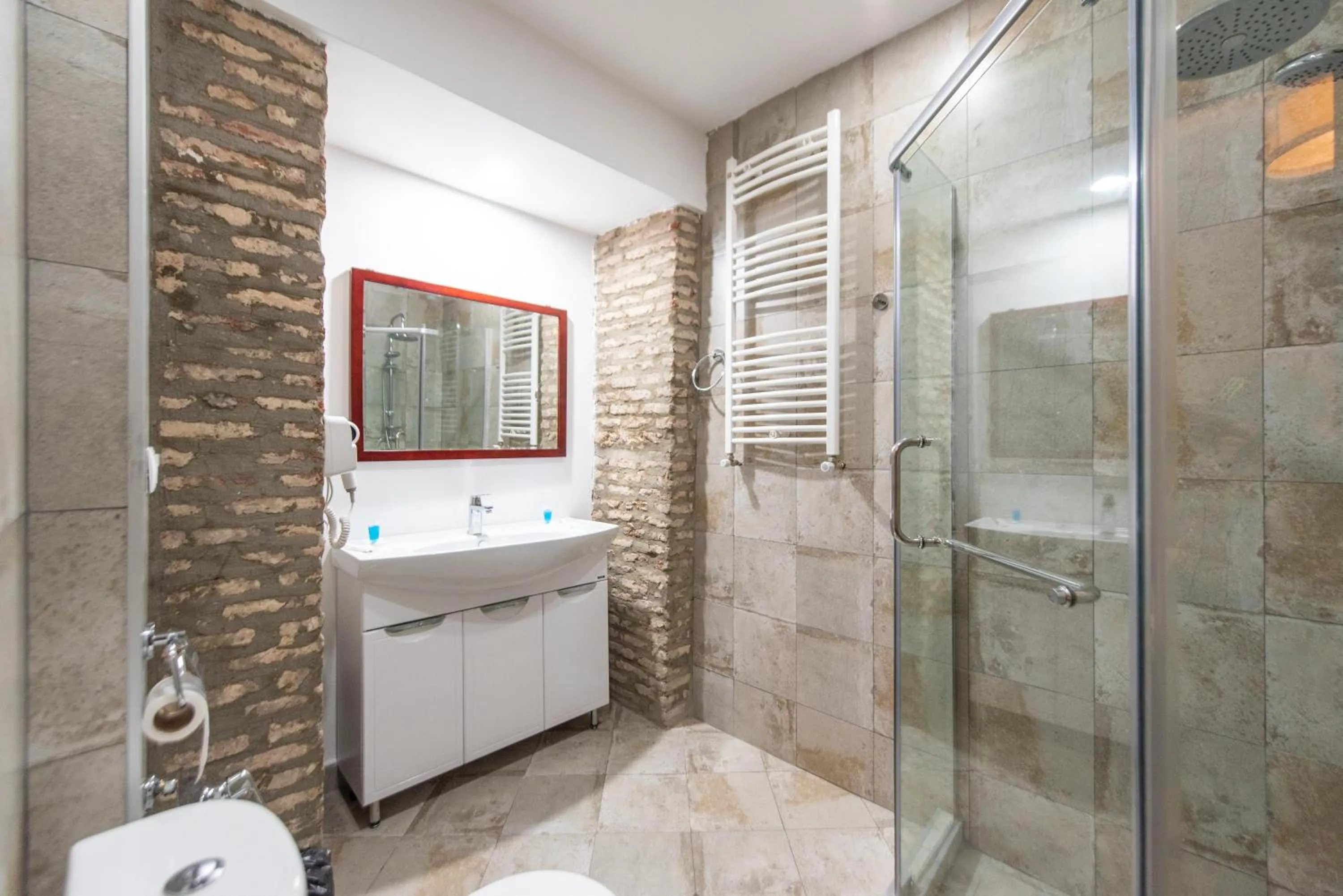 Shower in Kraveli Hotel